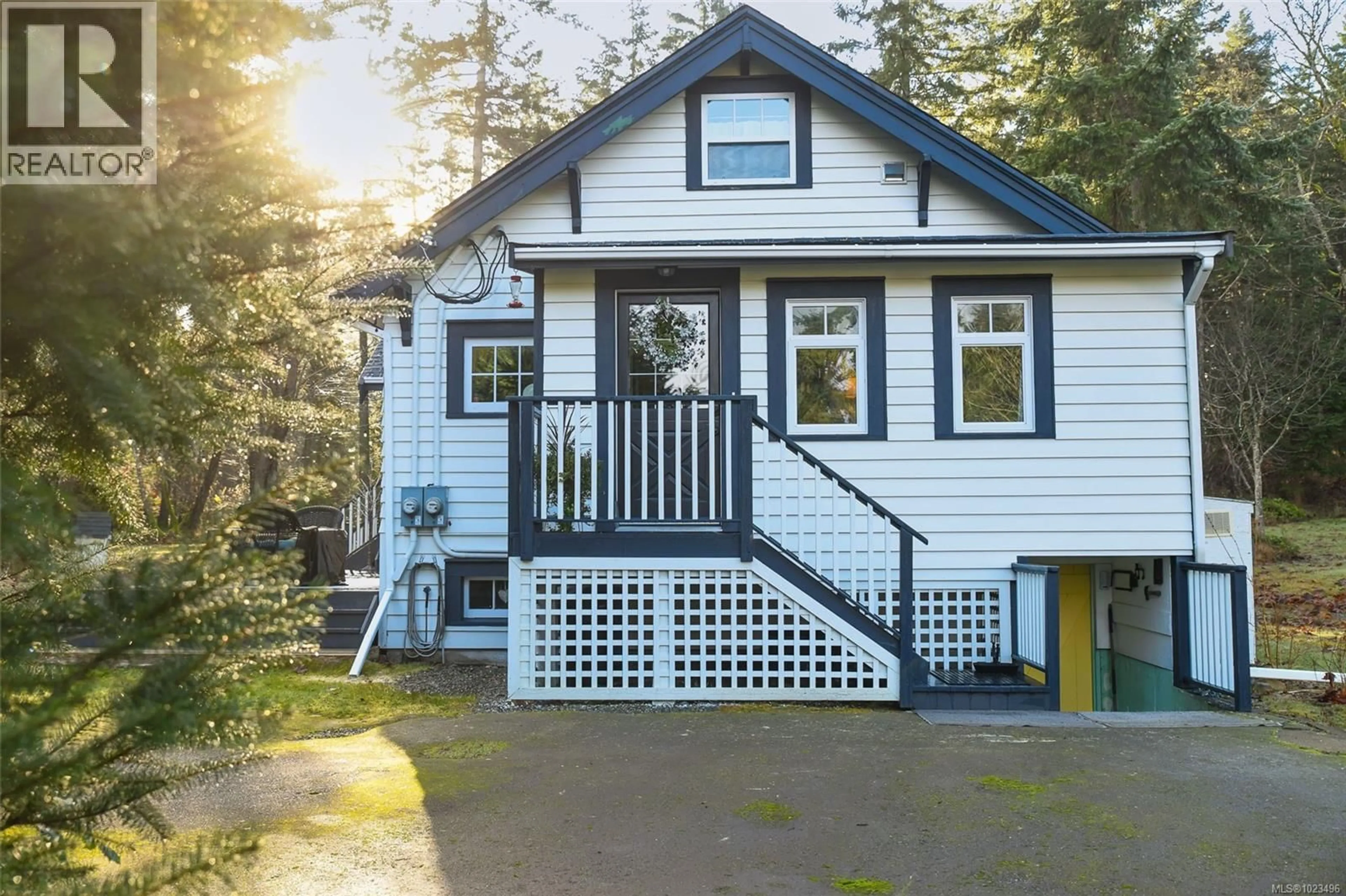A pic from outside/outdoor area/front of a property/back of a property/a pic from drone, street for 237 MORLAND ROAD, Comox British Columbia V9M3W2