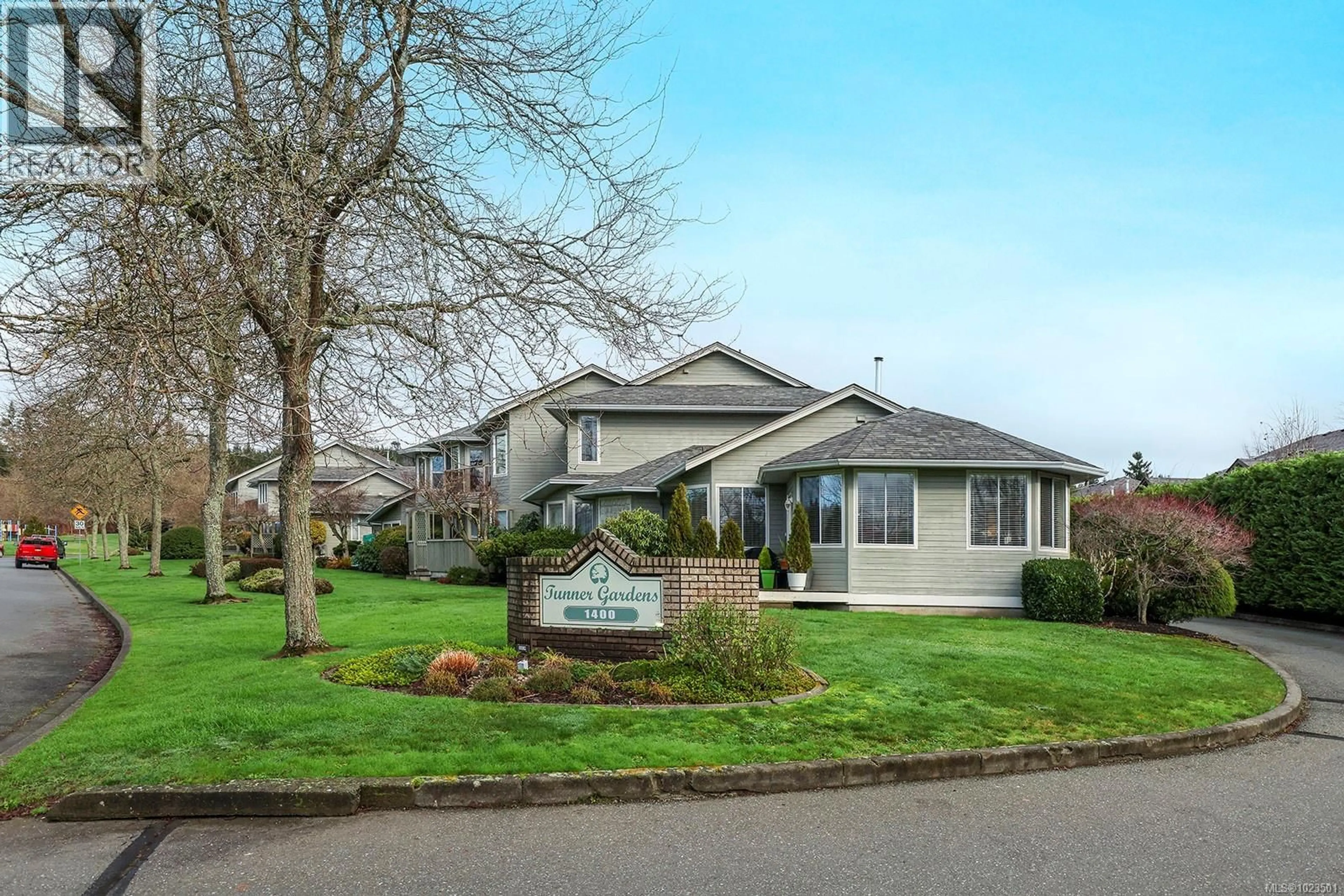 Home with vinyl exterior material, street for 104 - 1400 TUNNER DRIVE, Courtenay British Columbia V9N8S2