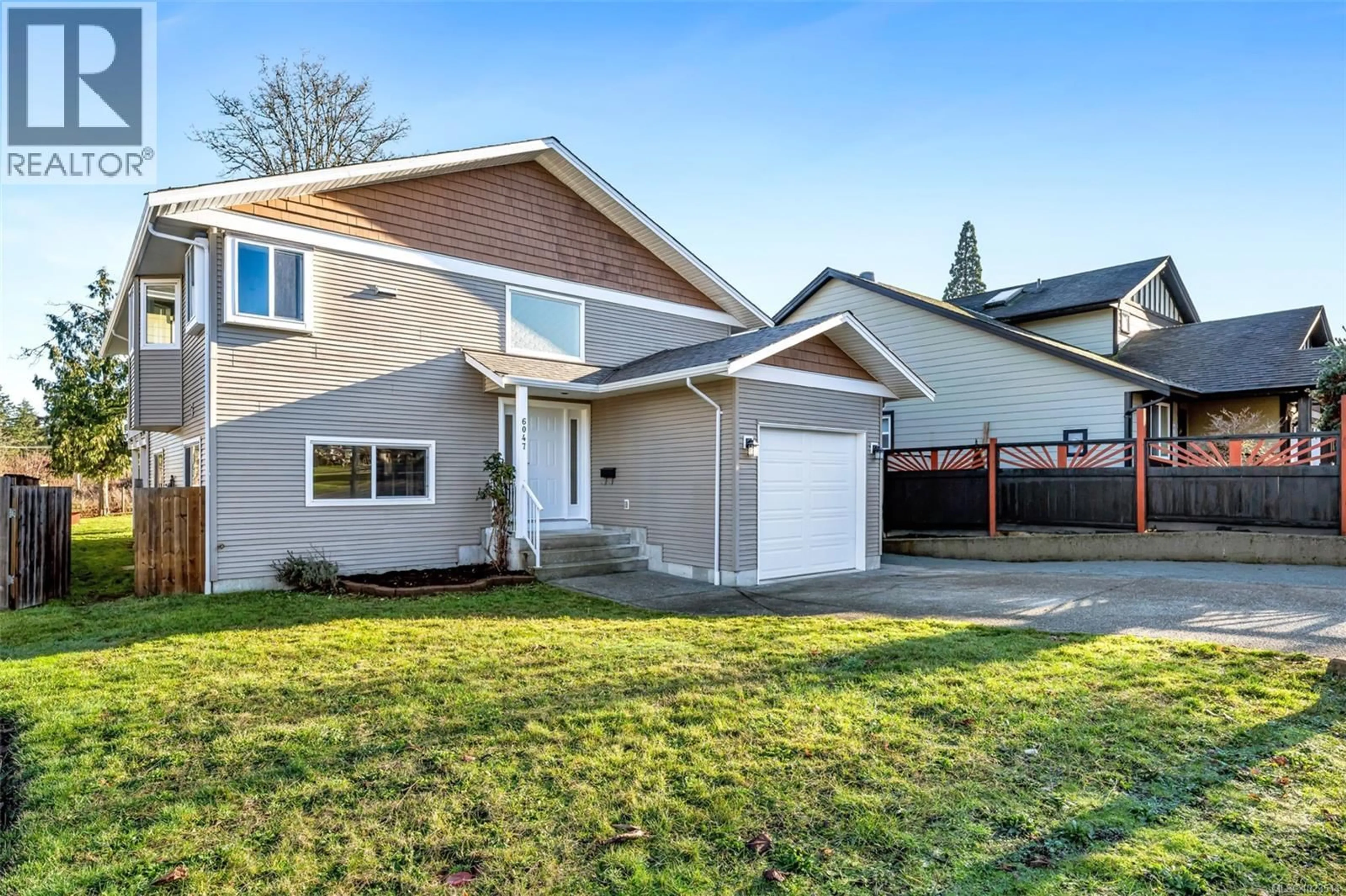 Home with vinyl exterior material, street for 6047 AVONDALE PLACE, Duncan British Columbia V9L5H9