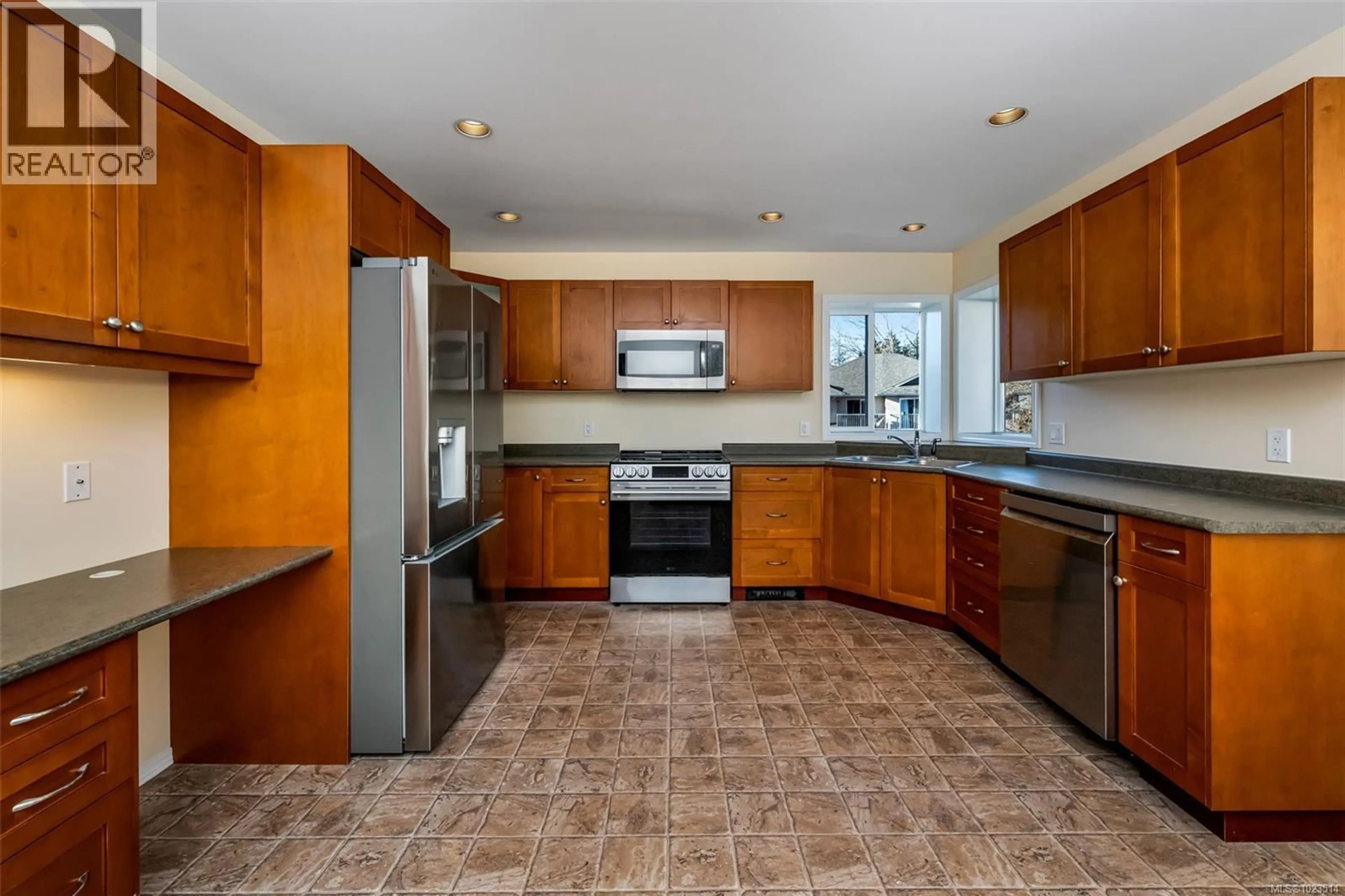 Standard kitchen, ceramic/tile floor for 6047 AVONDALE PLACE, Duncan British Columbia V9L5H9