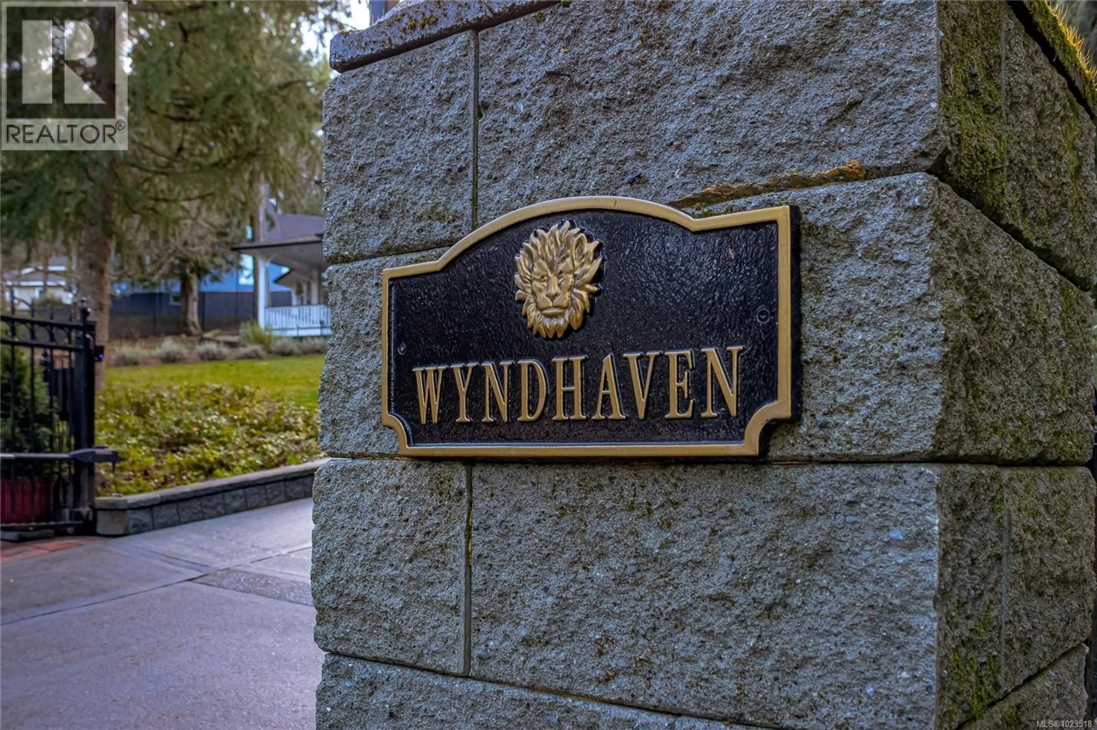 Indoor foyer for 7072 WILLIS POINT ROAD, Central Saanich British Columbia V9E2A1