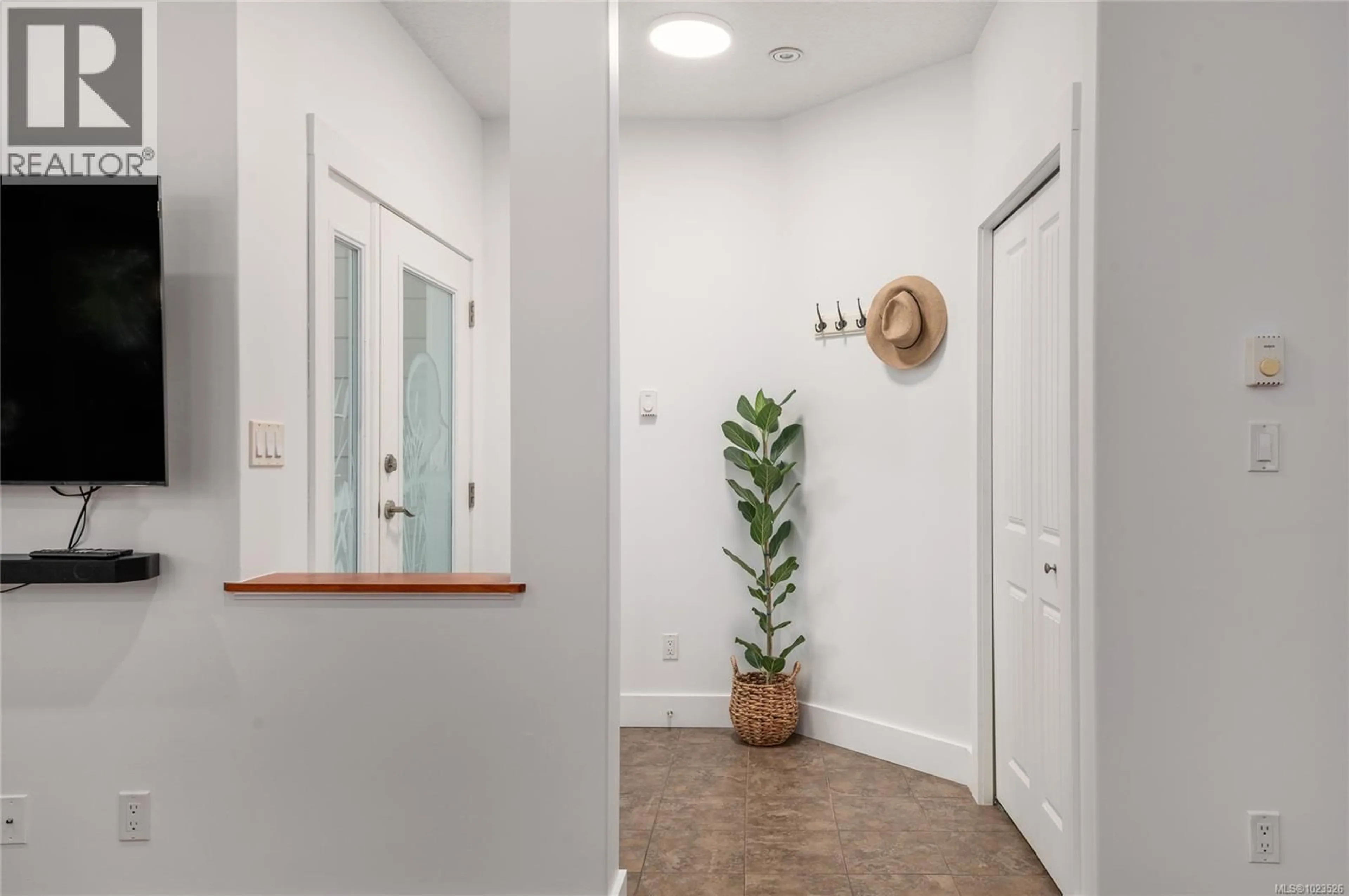 Indoor entryway for 1554 MARINA WAY, Nanoose Bay British Columbia V9P9B5