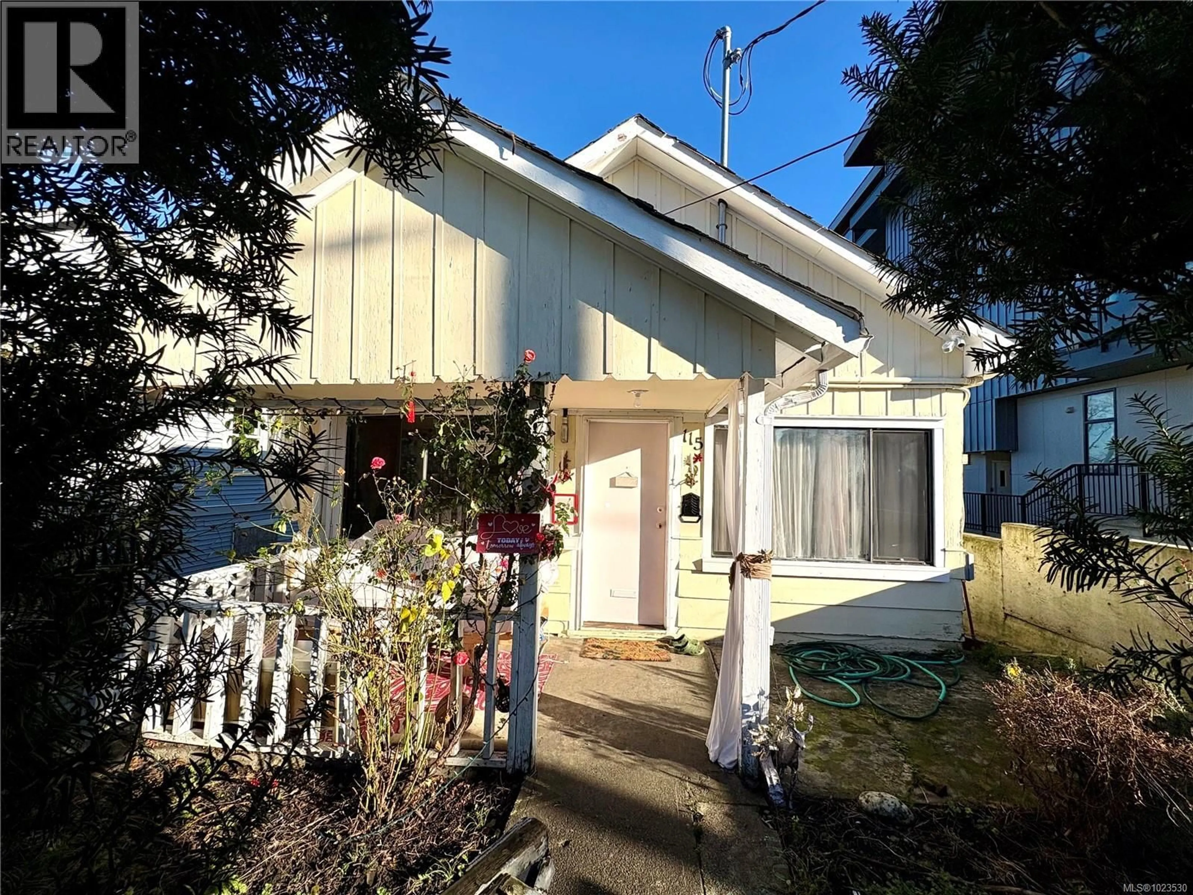 Home with vinyl exterior material, street for 115 HALIBURTON STREET, Nanaimo British Columbia V9R4V9