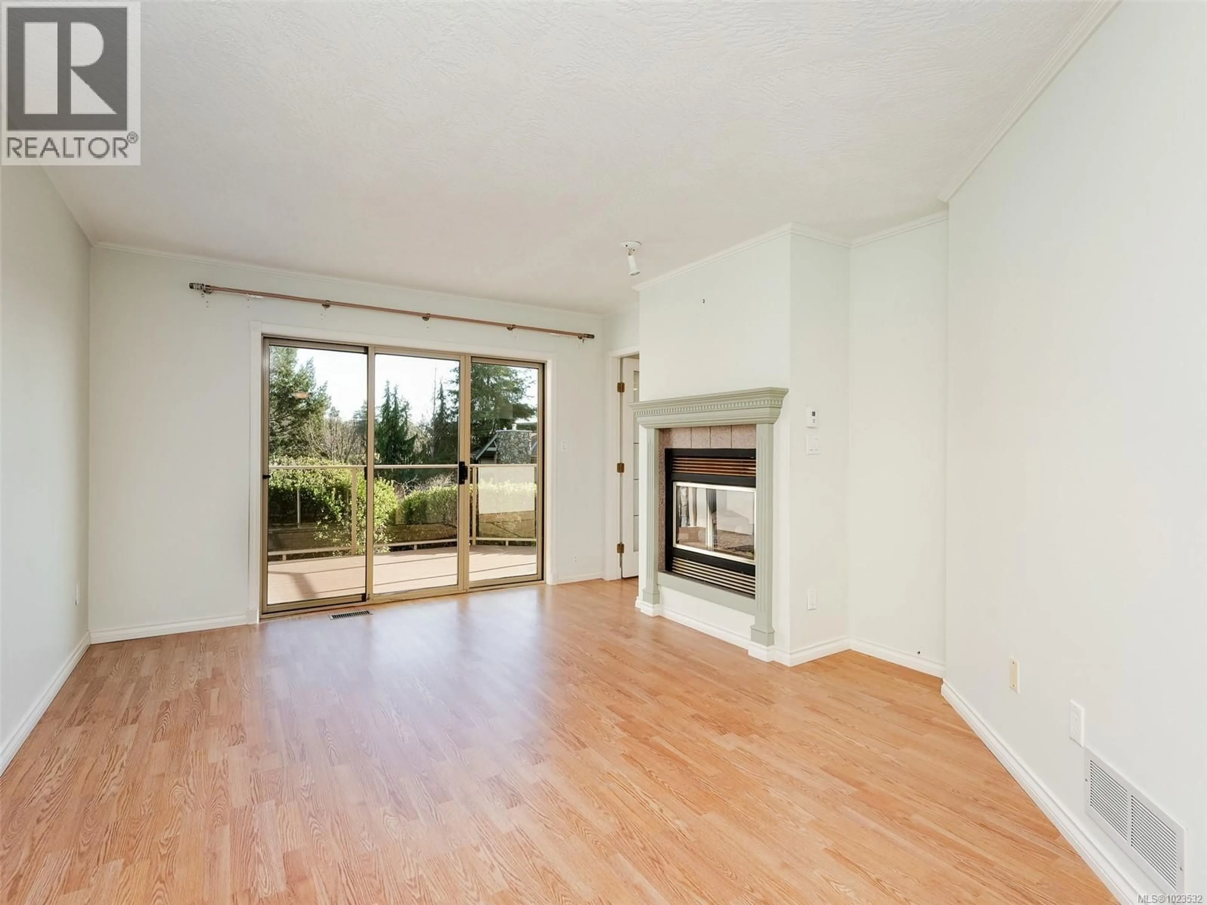 Unknown for 10 - 500 MARSETT PLACE, Saanich British Columbia V8Z7J1