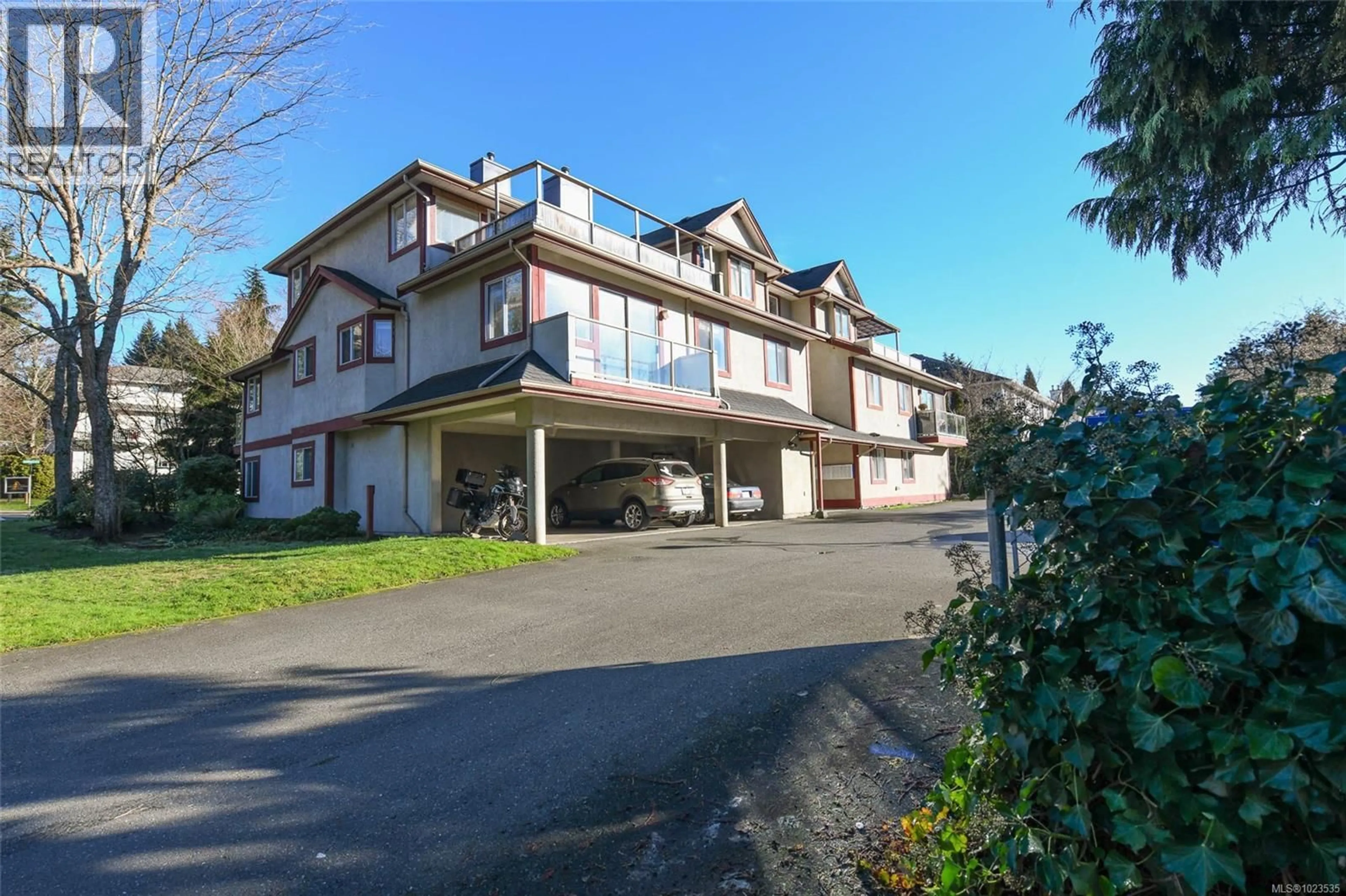 A pic from outside/outdoor area/front of a property/back of a property/a pic from drone, building for 201 - 2655 MUIR ROAD, Courtenay British Columbia V9N9A1