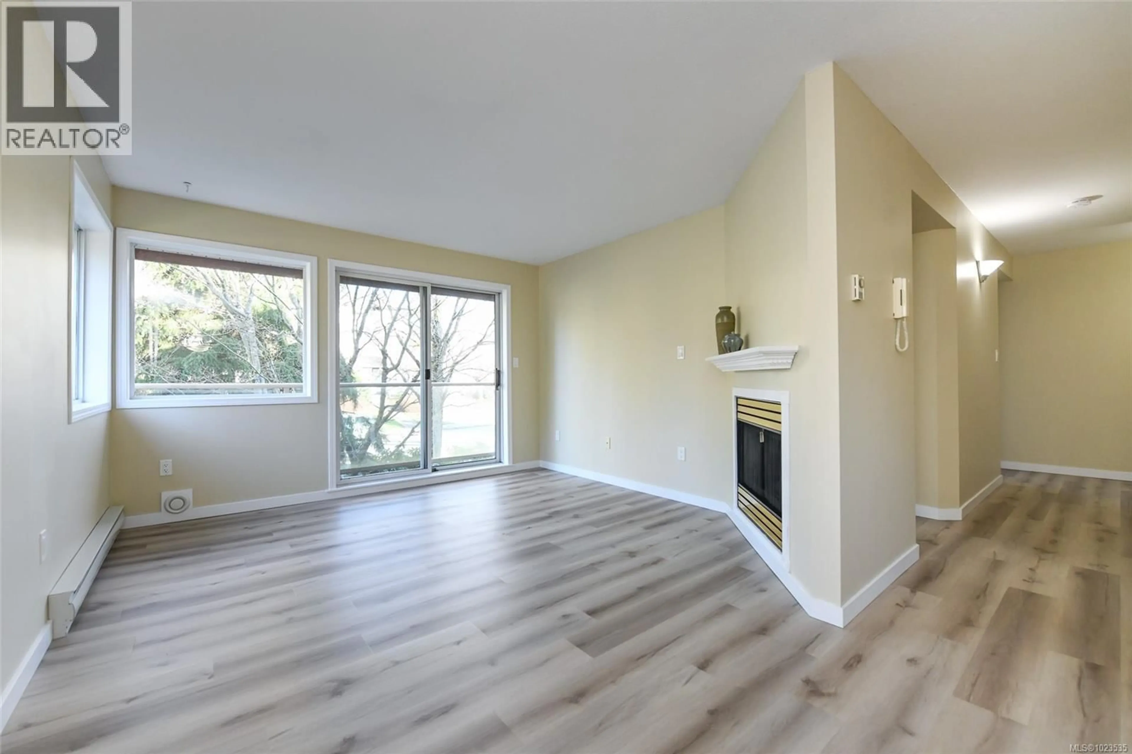 Living room with furniture, wood/laminate floor for 201 - 2655 MUIR ROAD, Courtenay British Columbia V9N9A1