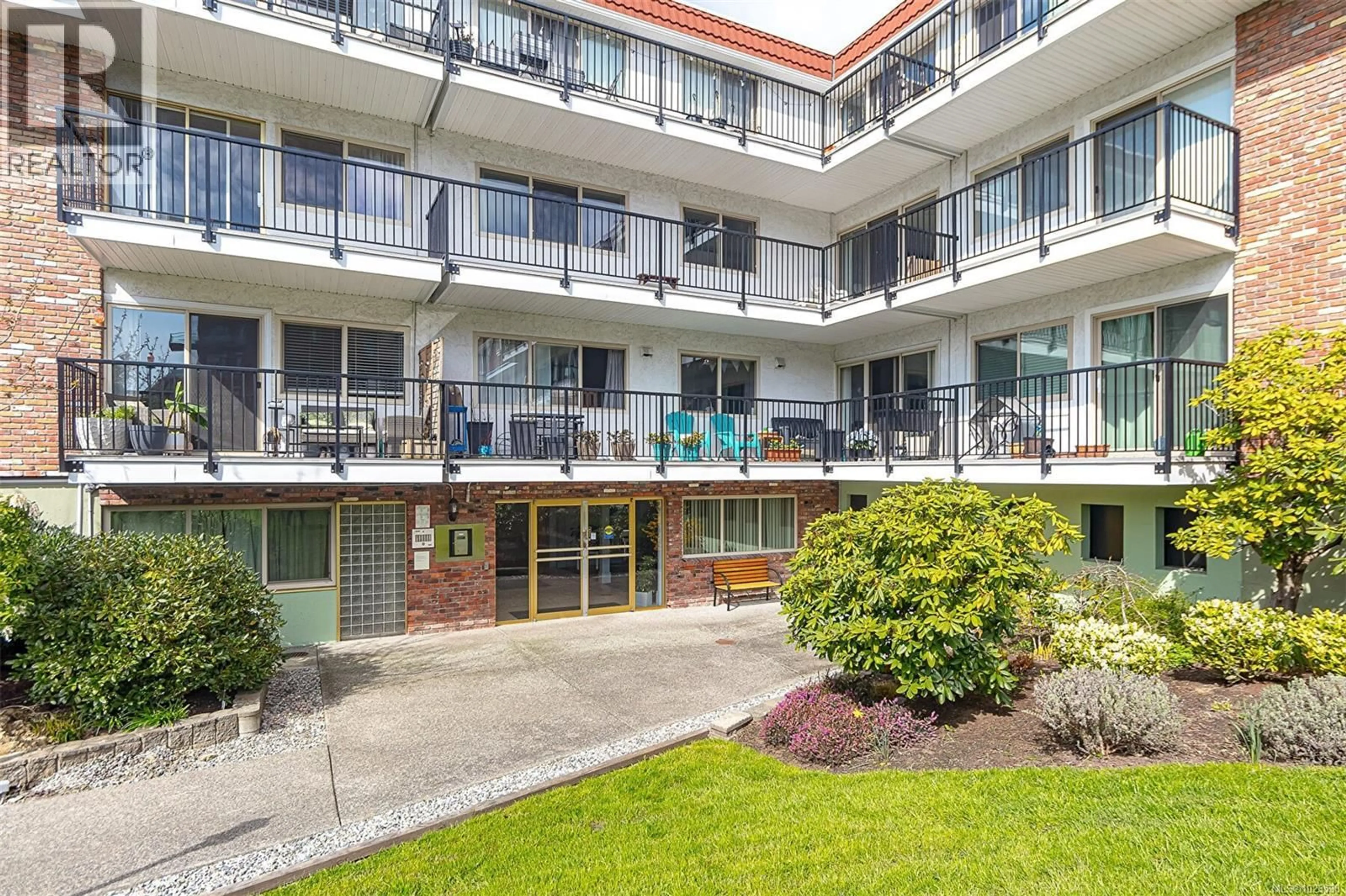 Patio, unknown for 110 - 1680 POPLAR AVENUE, Saanich British Columbia V8P4K7