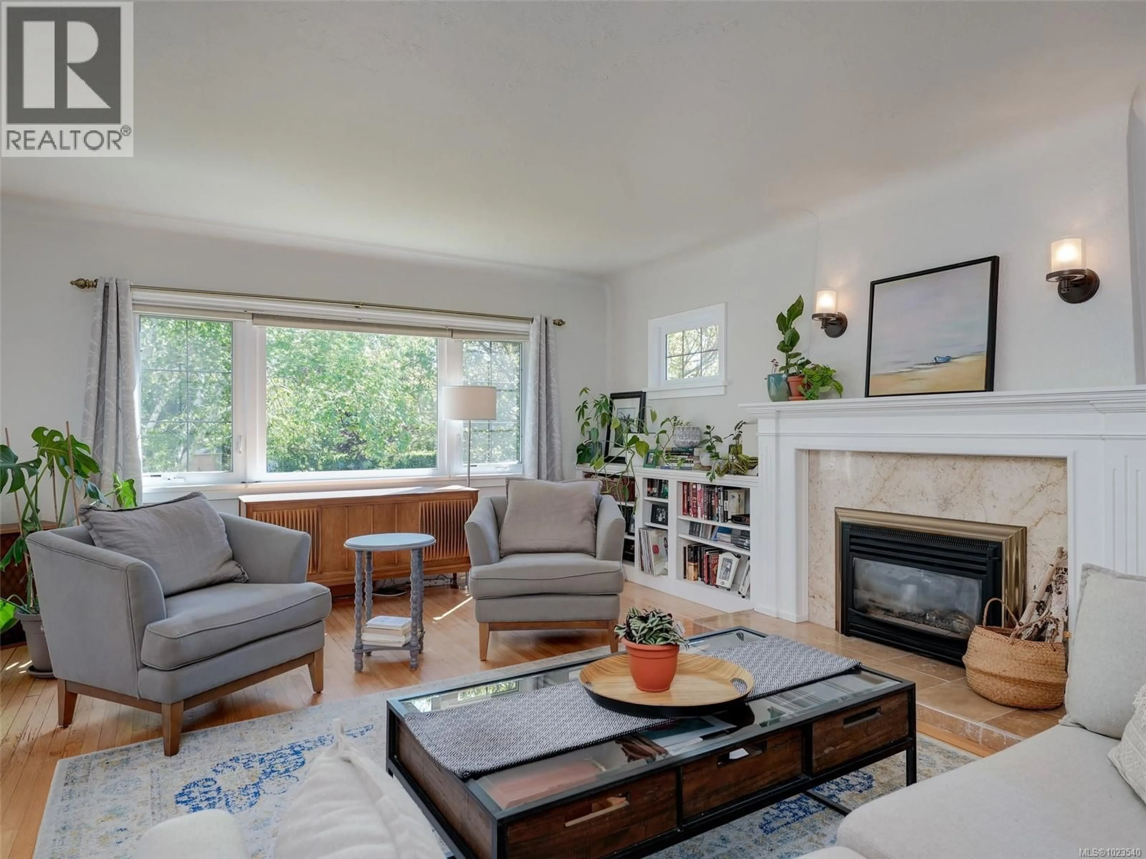 Living room with furniture, wood/laminate floor for 1650 HAMPSHIRE ROAD, Oak Bay British Columbia V8R5T5