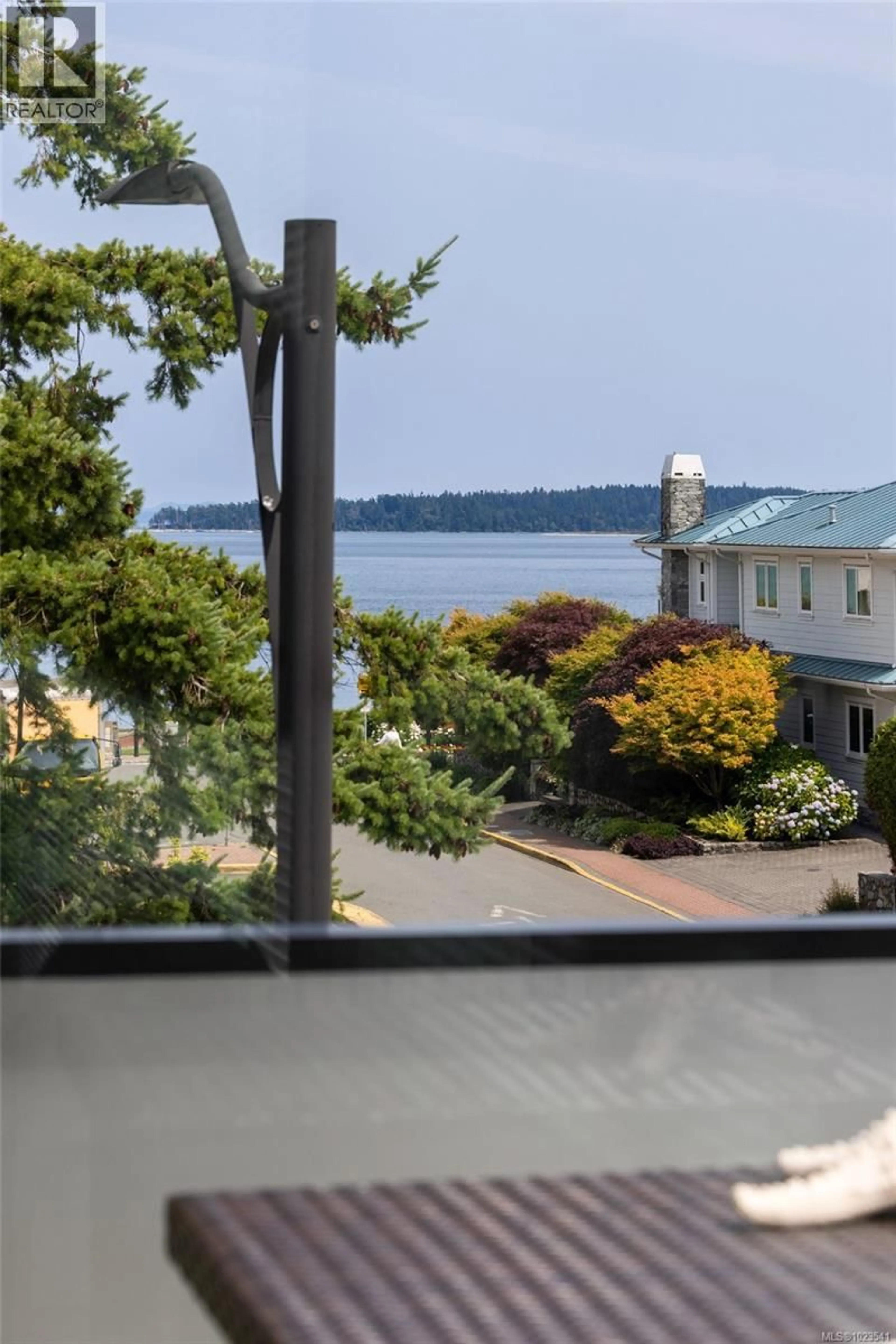 Patio, water/lake/river/ocean view for 303 - 2526 BEVAN AVENUE, Sidney British Columbia V8L1W3