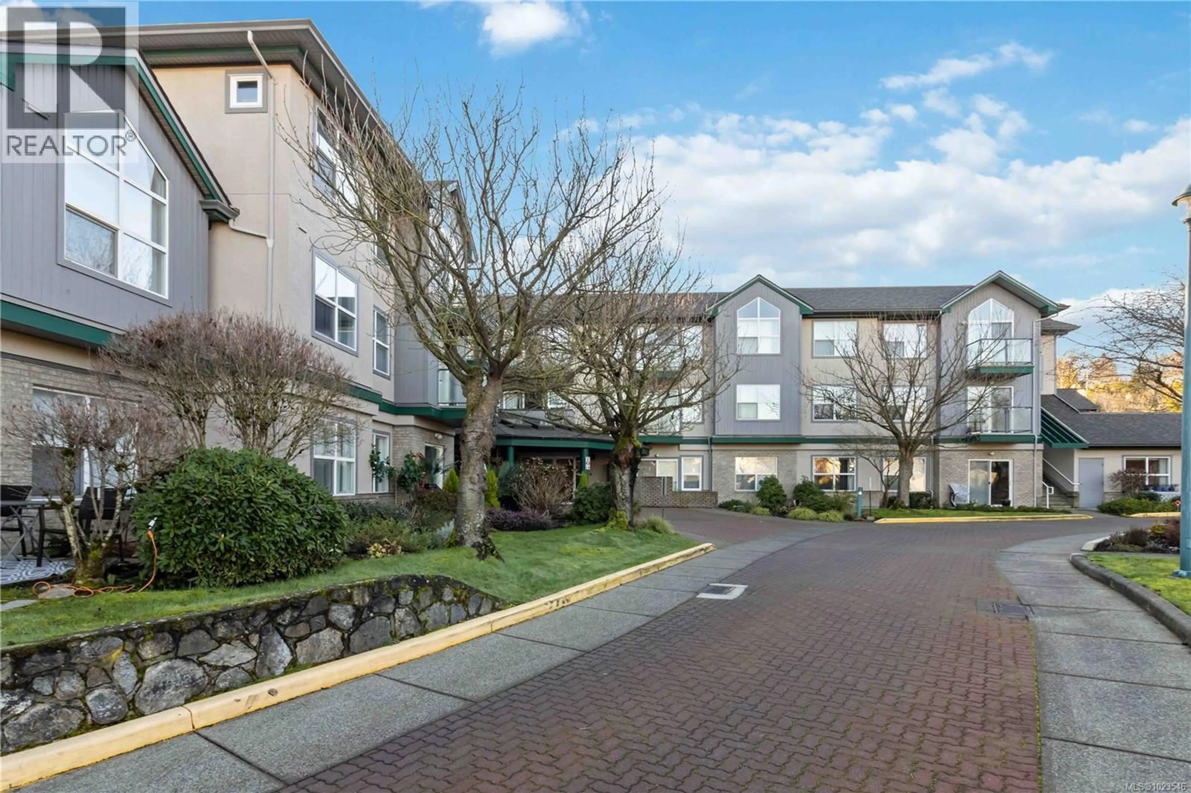 Patio, street for 207 - 1485 GARNET ROAD, Saanich British Columbia V8P5T5