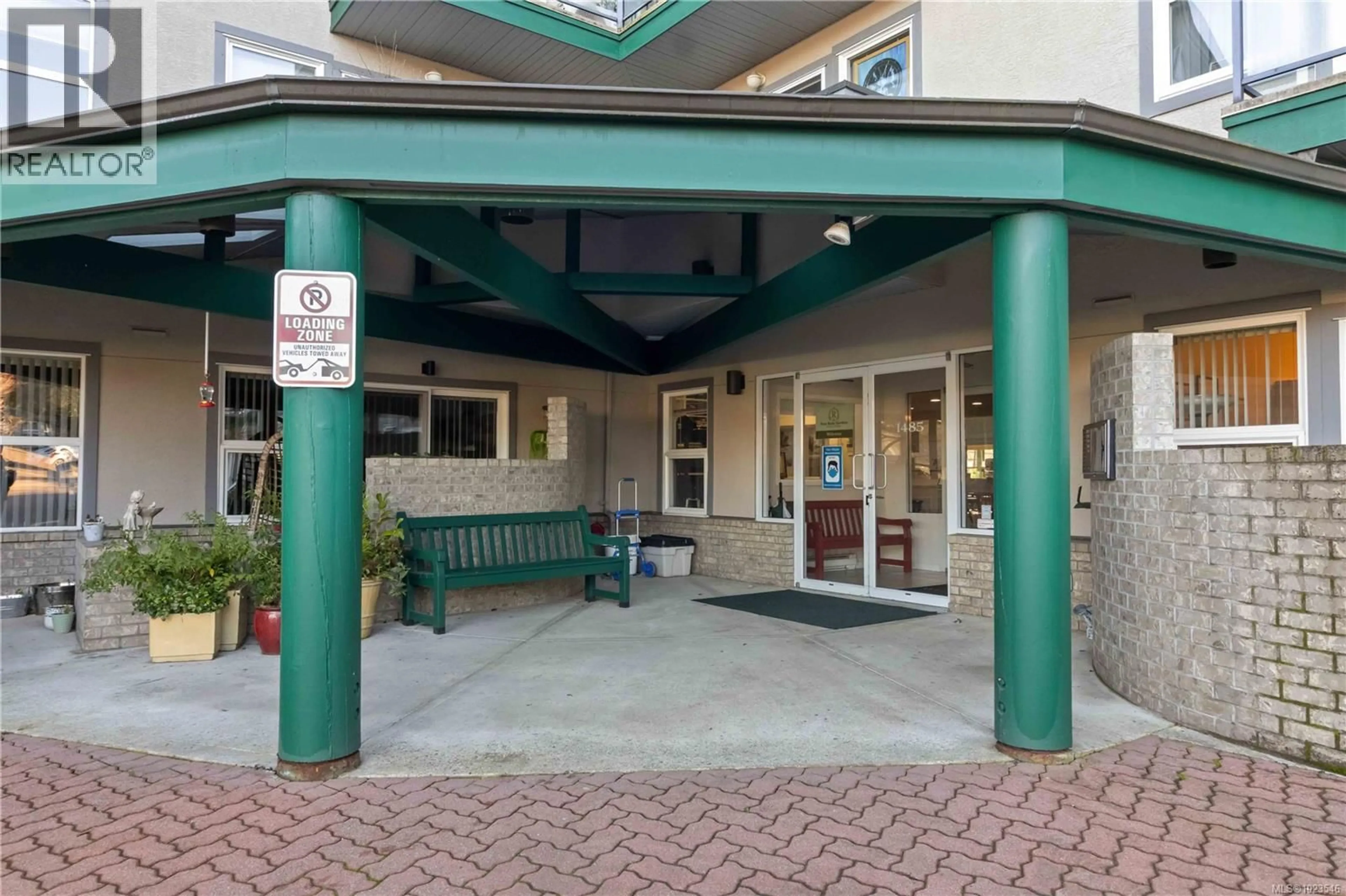 Unknown for 207 - 1485 GARNET ROAD, Saanich British Columbia V8P5T5