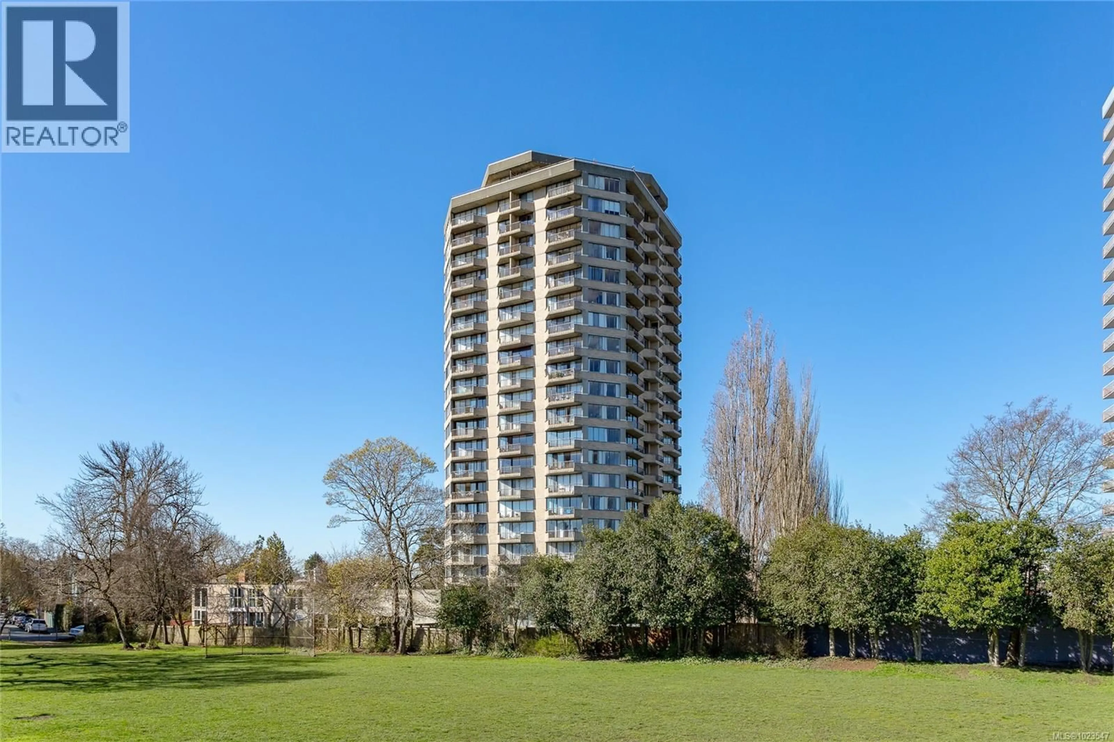 A pic from outside/outdoor area/front of a property/back of a property/a pic from drone, building for 502 - 620 TORONTO STREET, Victoria British Columbia V8V1P7