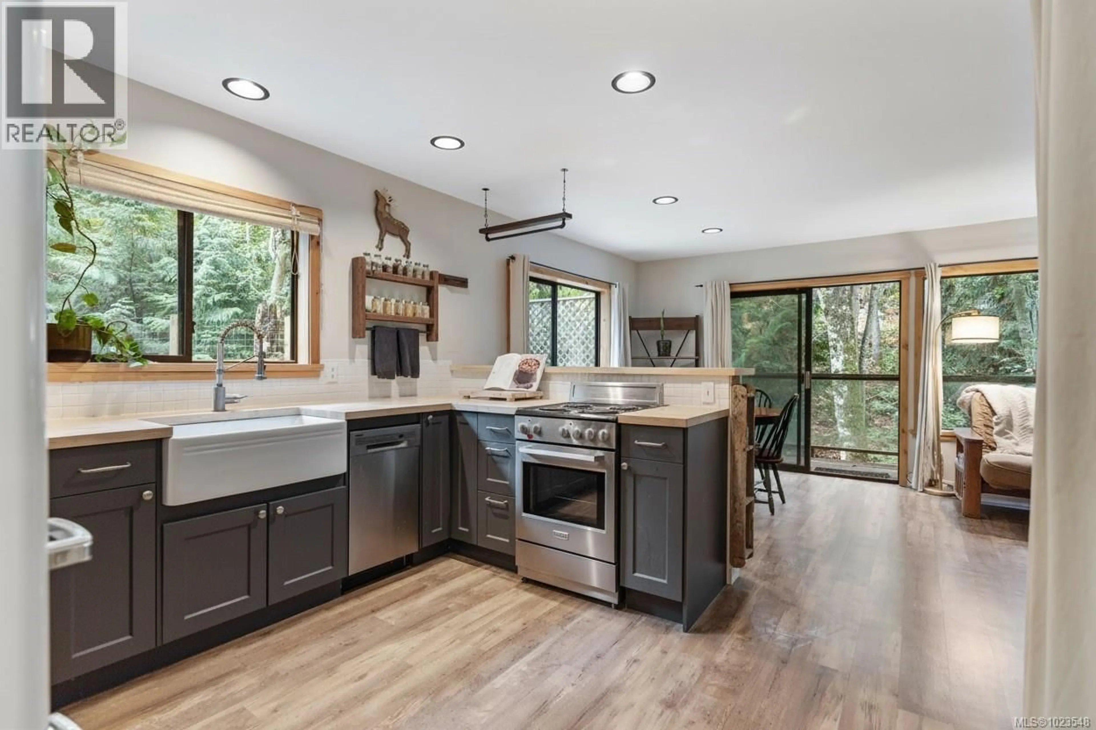 Open concept kitchen, unknown for 338 WALKERS HOOK ROAD, Salt Spring British Columbia V8K1N7