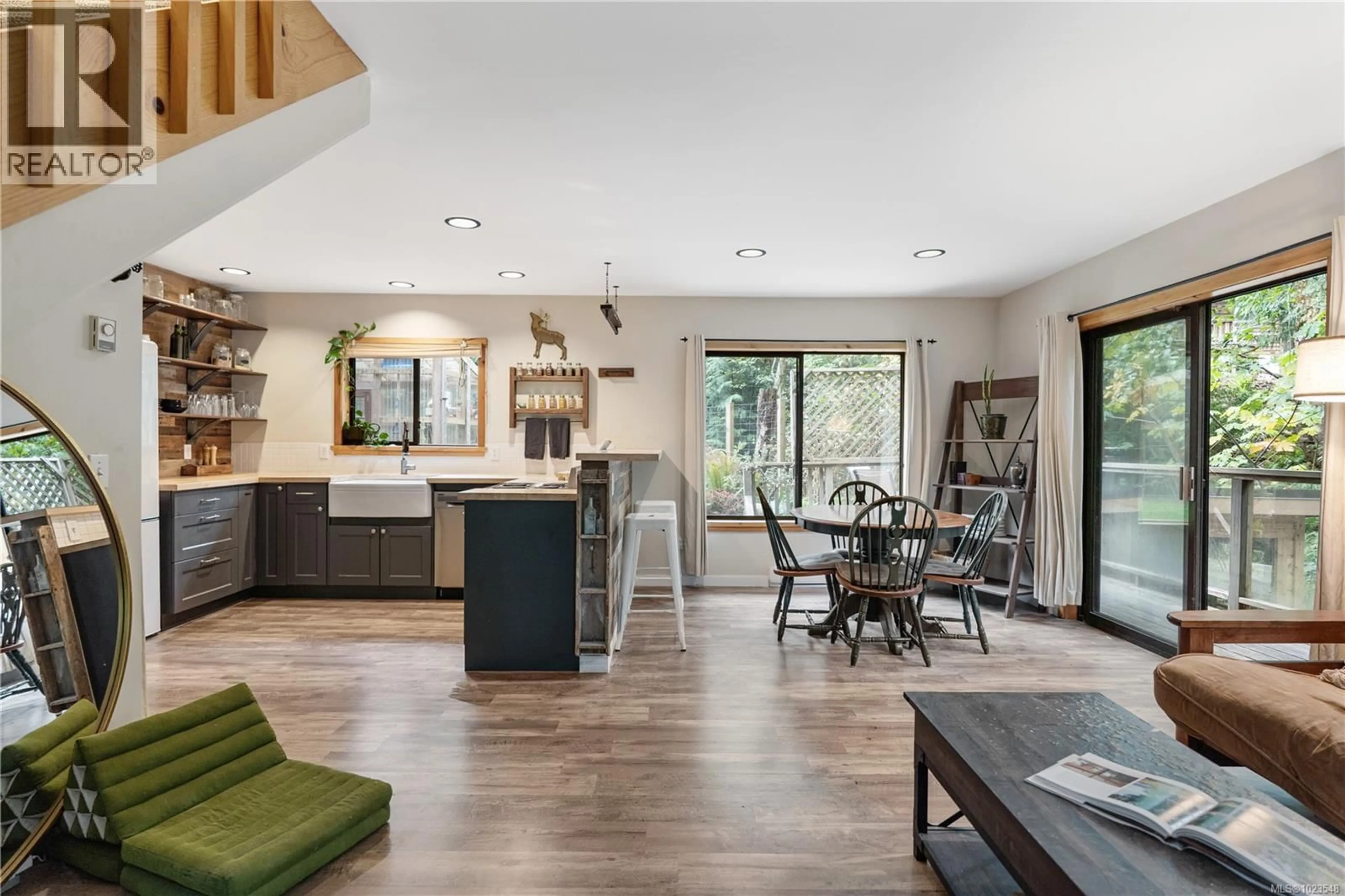 Open concept kitchen, unknown for 338 WALKERS HOOK ROAD, Salt Spring British Columbia V8K1N7