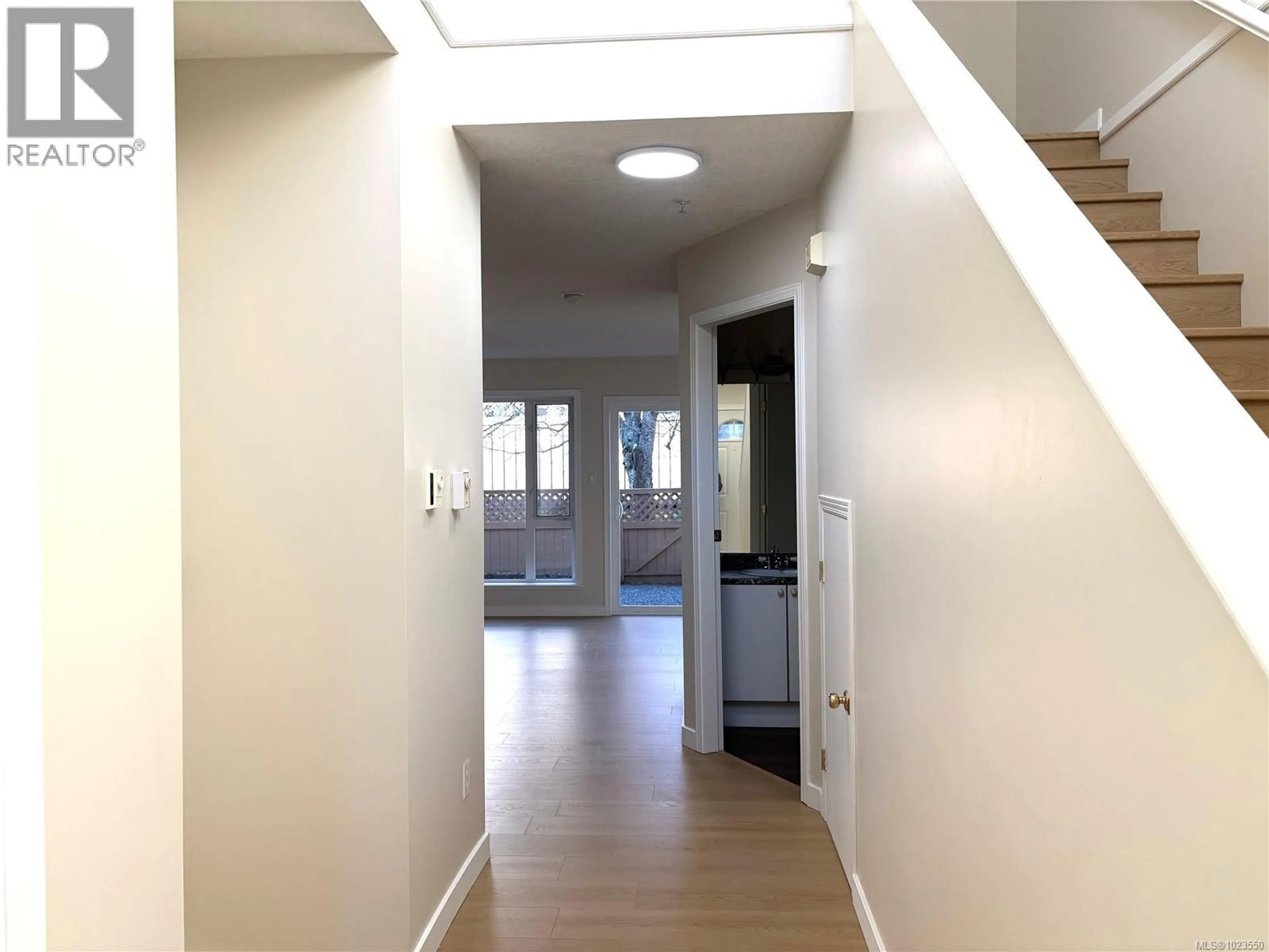 Indoor foyer for 1646 CREEKSIDE DRIVE, Nanaimo British Columbia V9S5V8