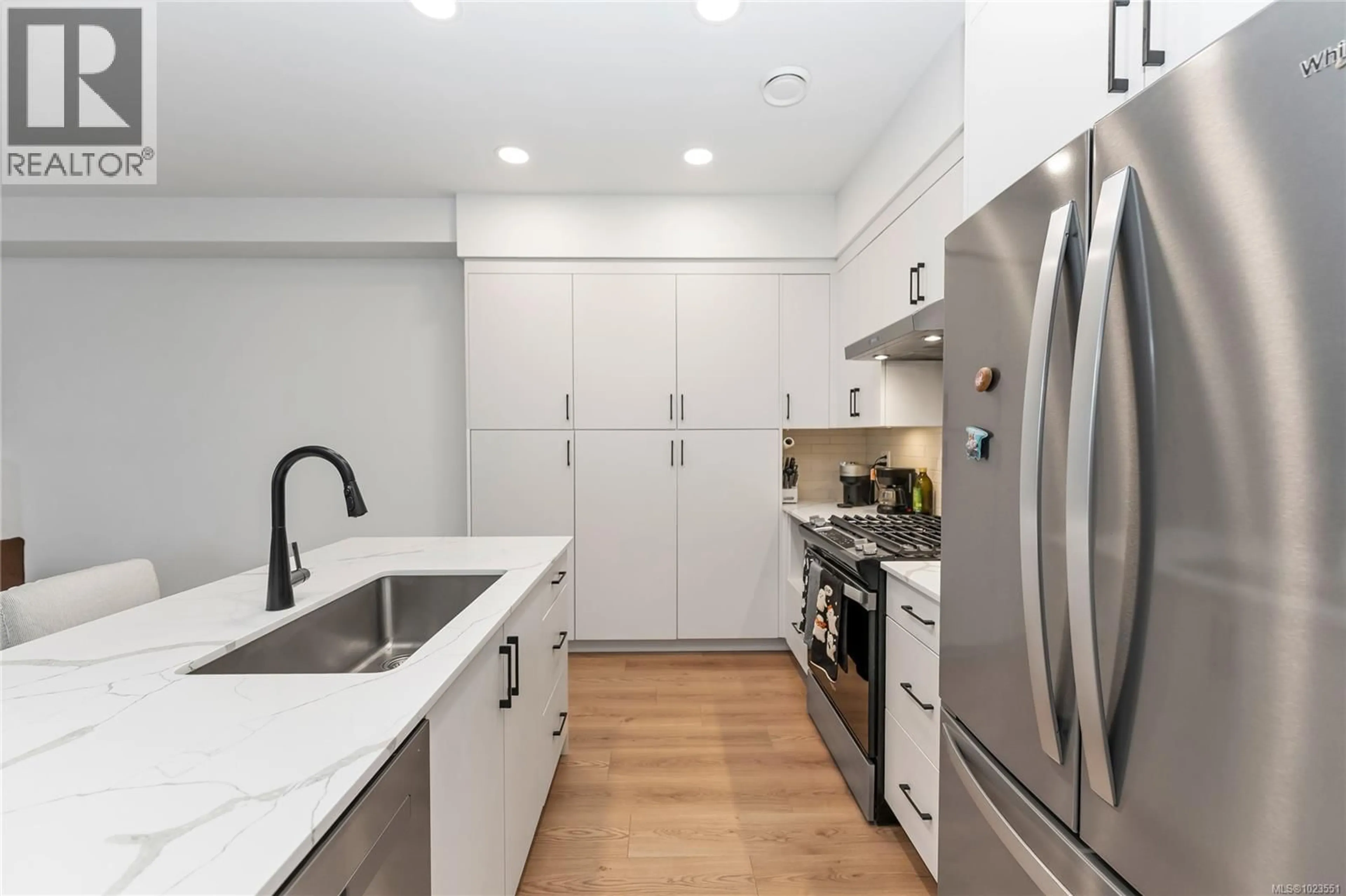 Contemporary kitchen, ceramic/tile floor for 66 - 255 CASPIAN DRIVE, Colwood British Columbia V9C0R9