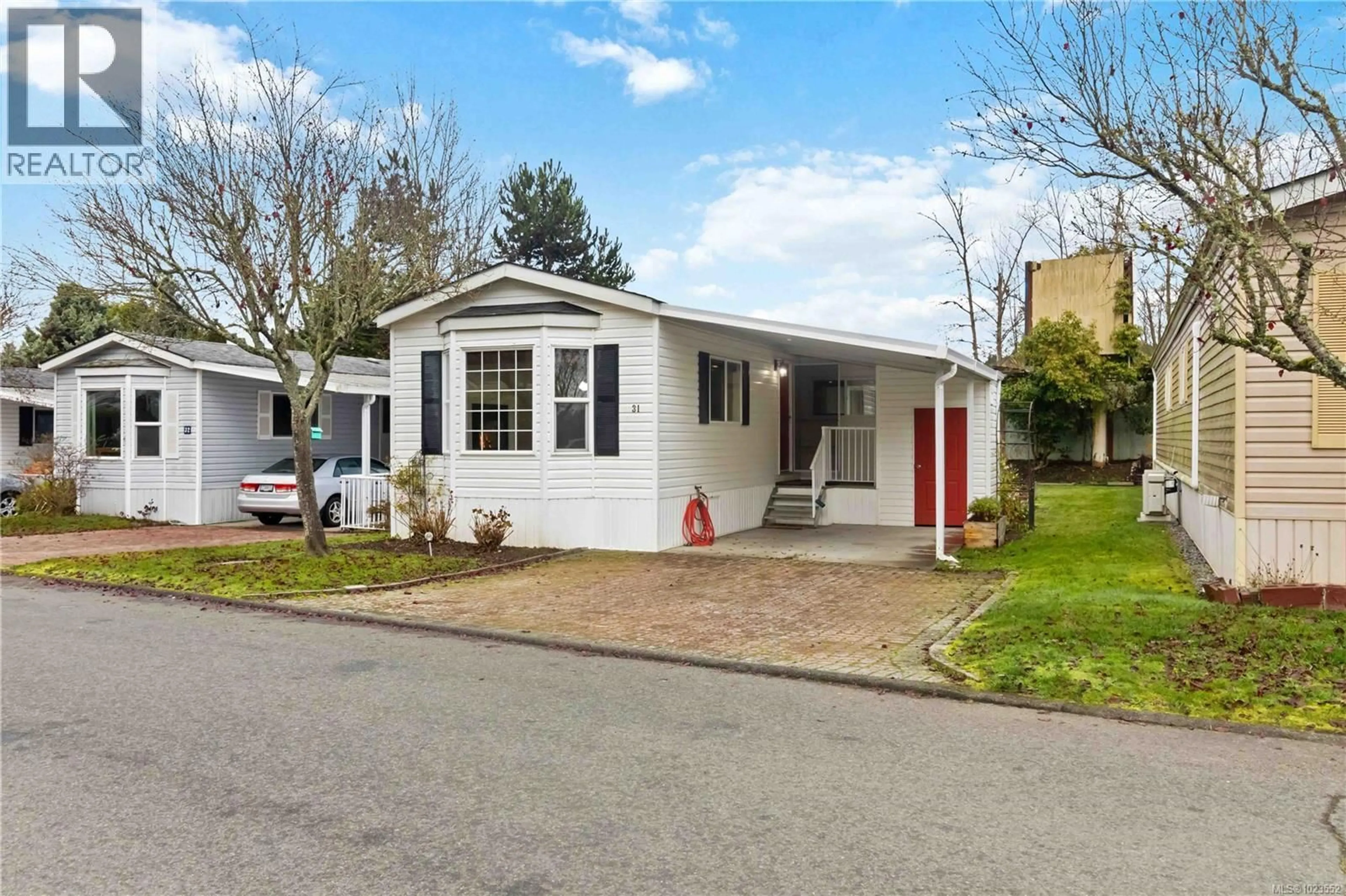 Home with vinyl exterior material, street for 31 - 7583 CENTRAL SAANICH ROAD, Central Saanich British Columbia V8M2B6