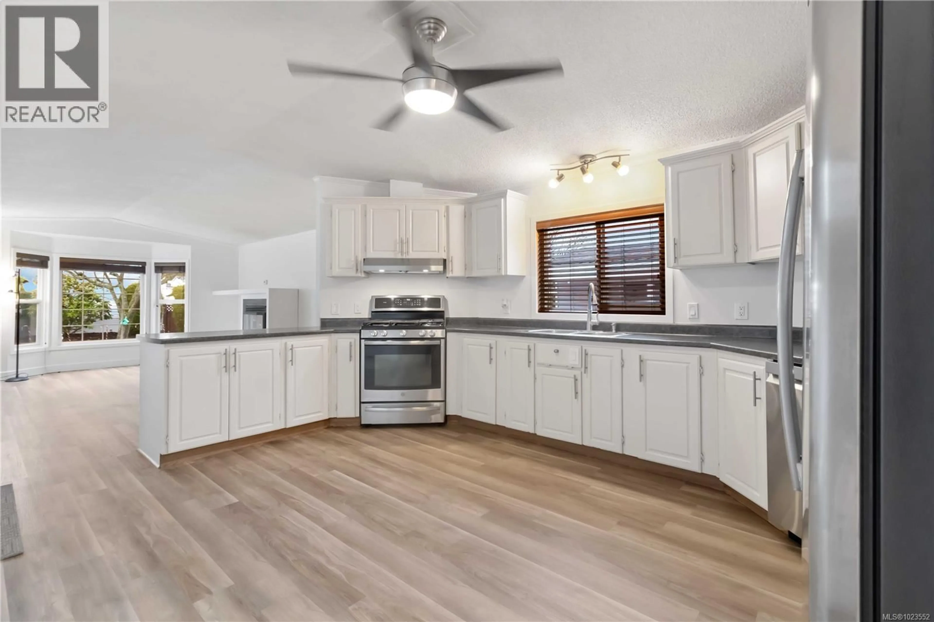 Open concept kitchen, unknown for 31 - 7583 CENTRAL SAANICH ROAD, Central Saanich British Columbia V8M2B6