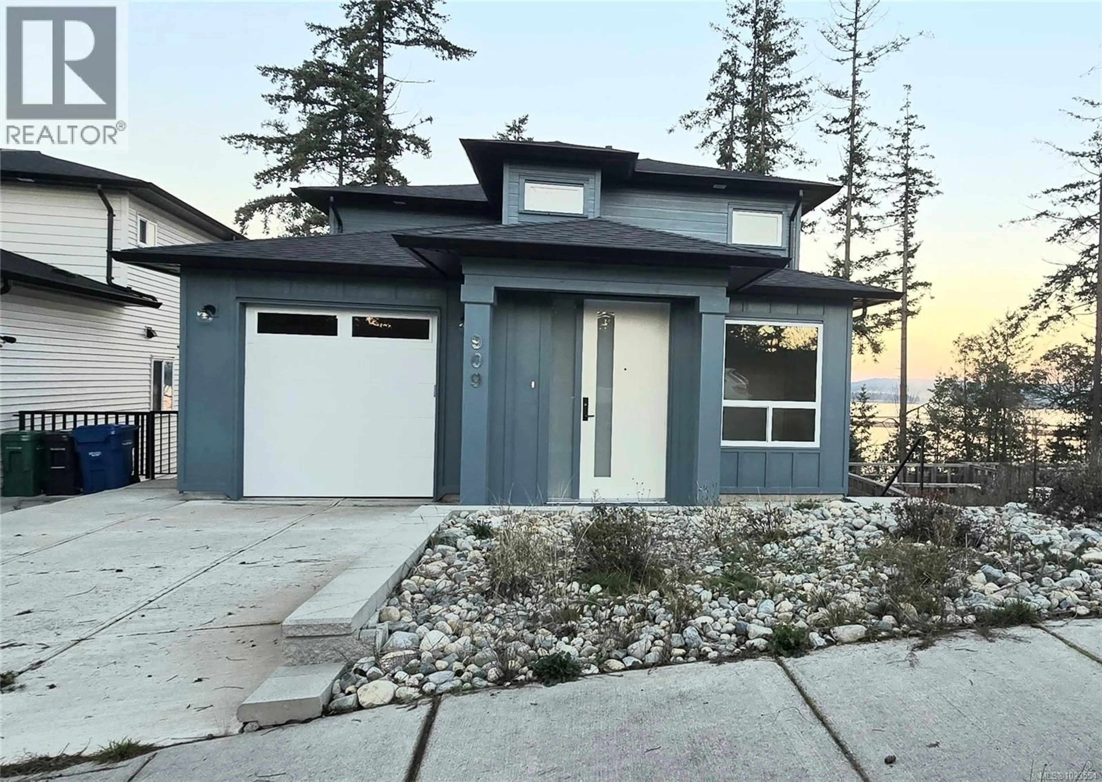 Home with vinyl exterior material, street for 909 HARBOUR VIEW STREET, Nanaimo British Columbia V9R4V4