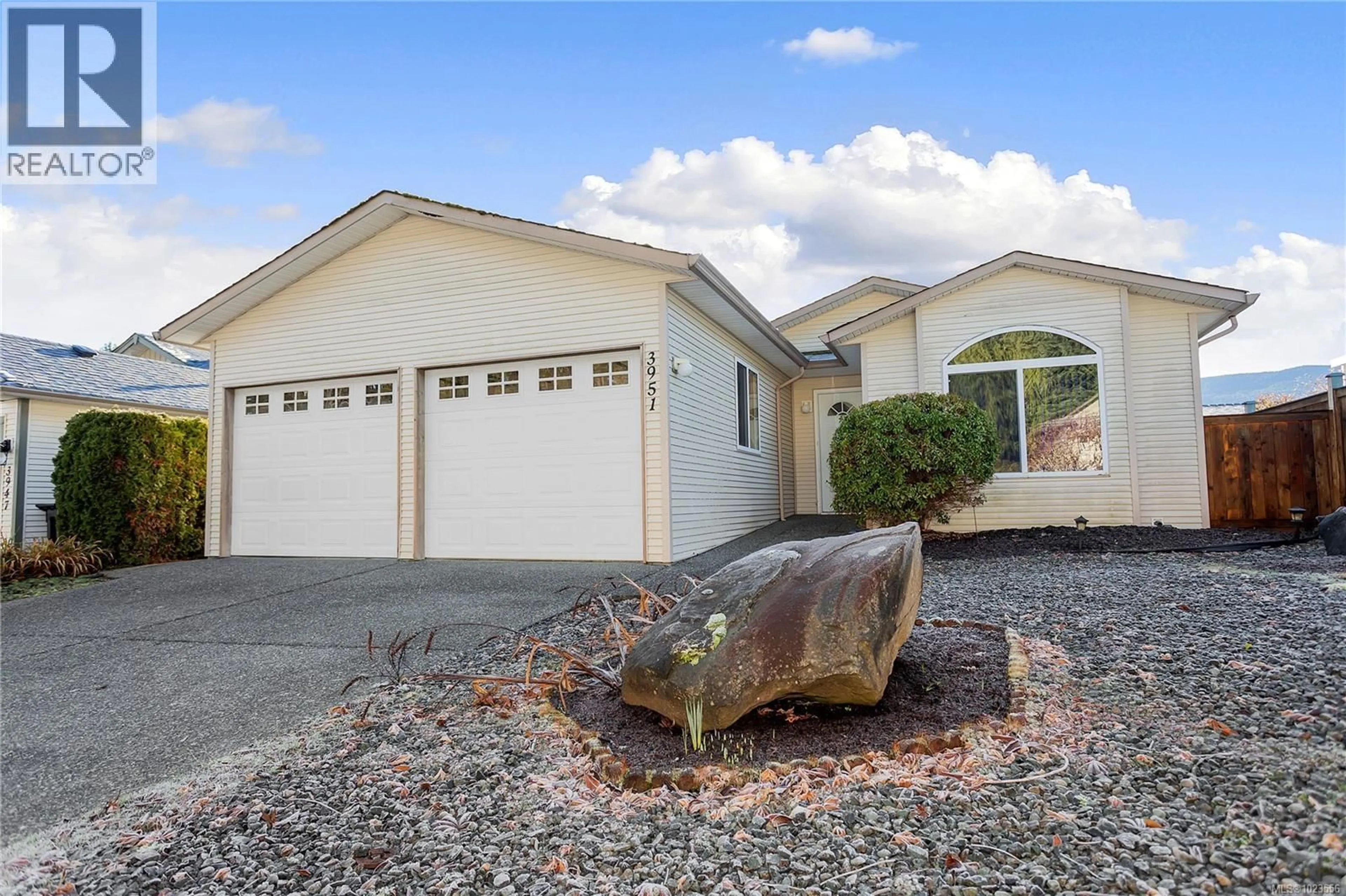 Home with vinyl exterior material, street for 3951 VALEWOOD DRIVE, Nanaimo British Columbia V9T6B9