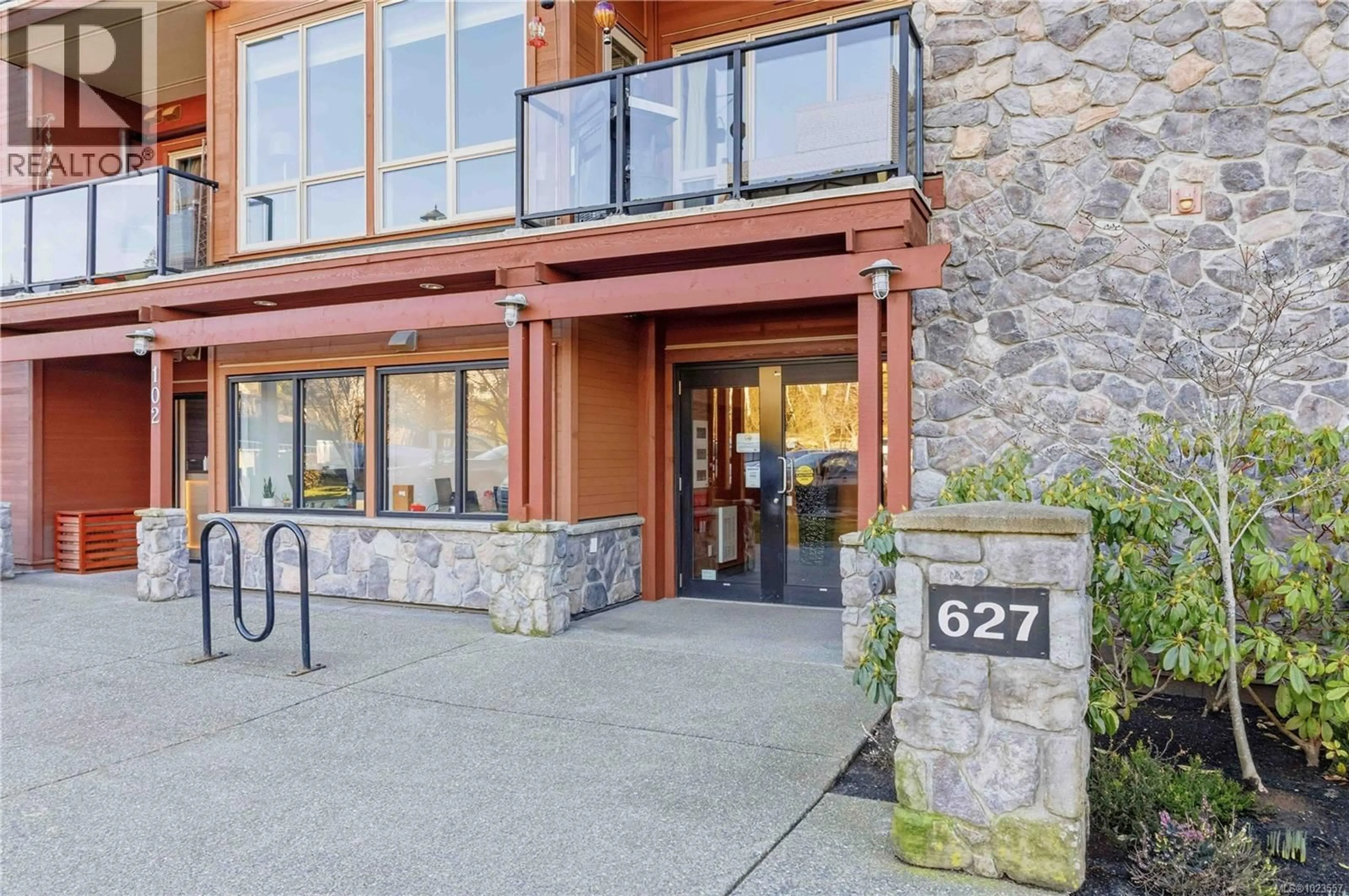 Indoor foyer for 303 - 627 BROOKSIDE ROAD, Colwood British Columbia V9C0C3