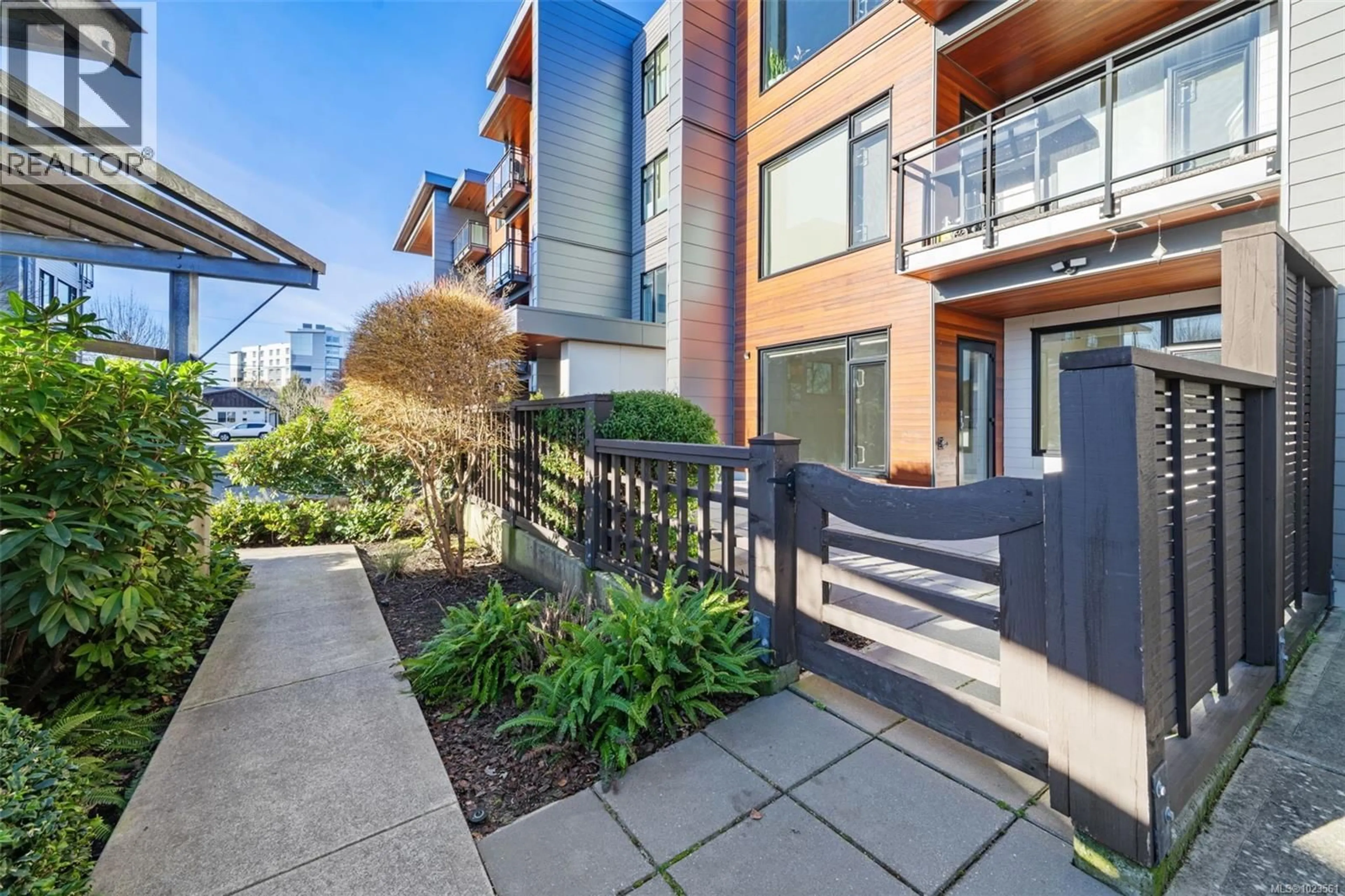 Patio, street for 110 - 3815 ROWLAND AVENUE, Saanich British Columbia V8Z0E1