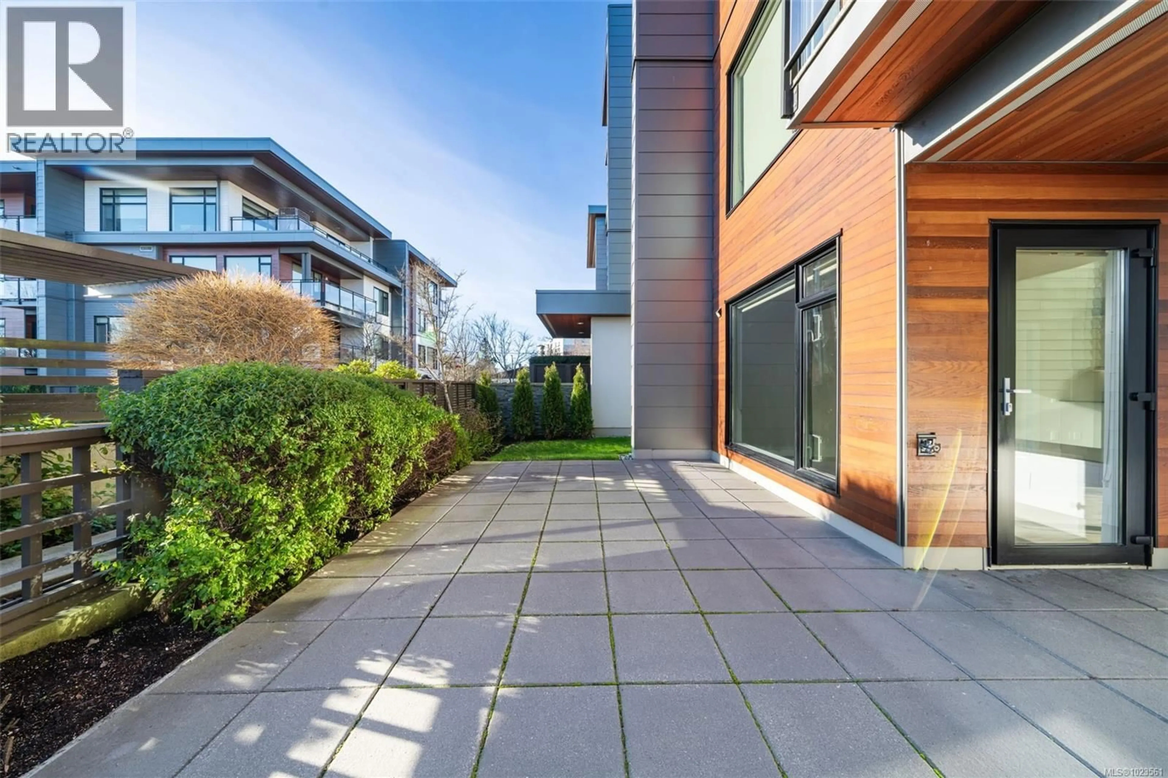Patio, street for 110 - 3815 ROWLAND AVENUE, Saanich British Columbia V8Z0E1