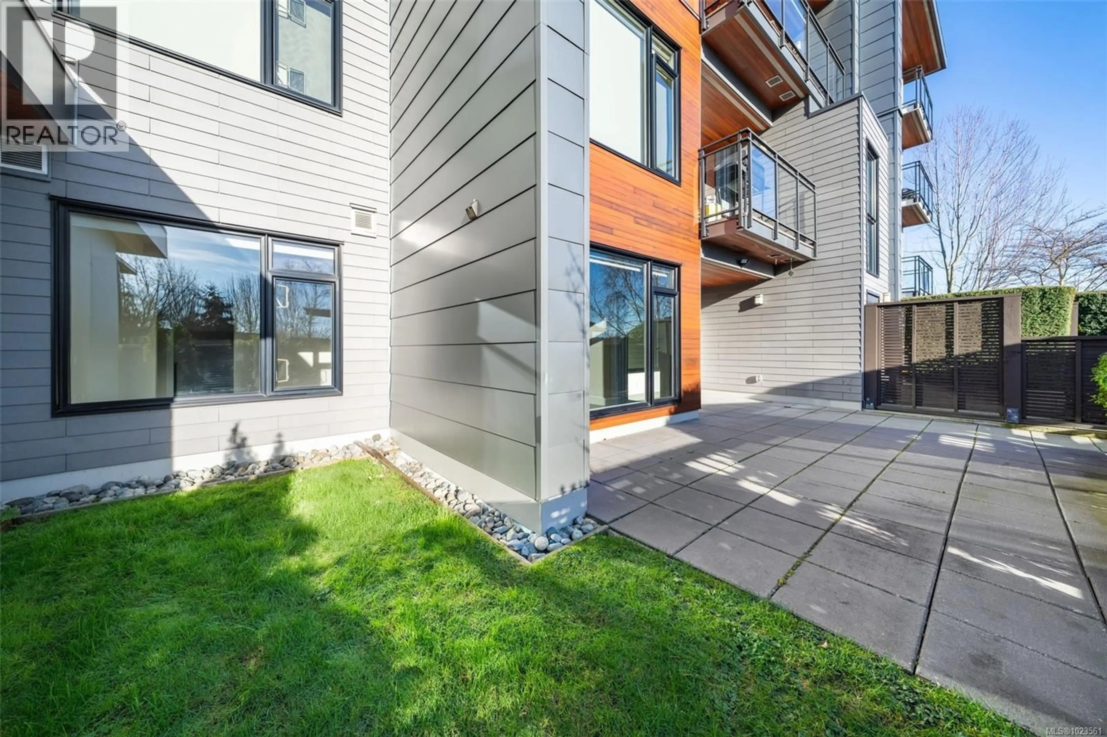 Patio, street for 110 - 3815 ROWLAND AVENUE, Saanich British Columbia V8Z0E1