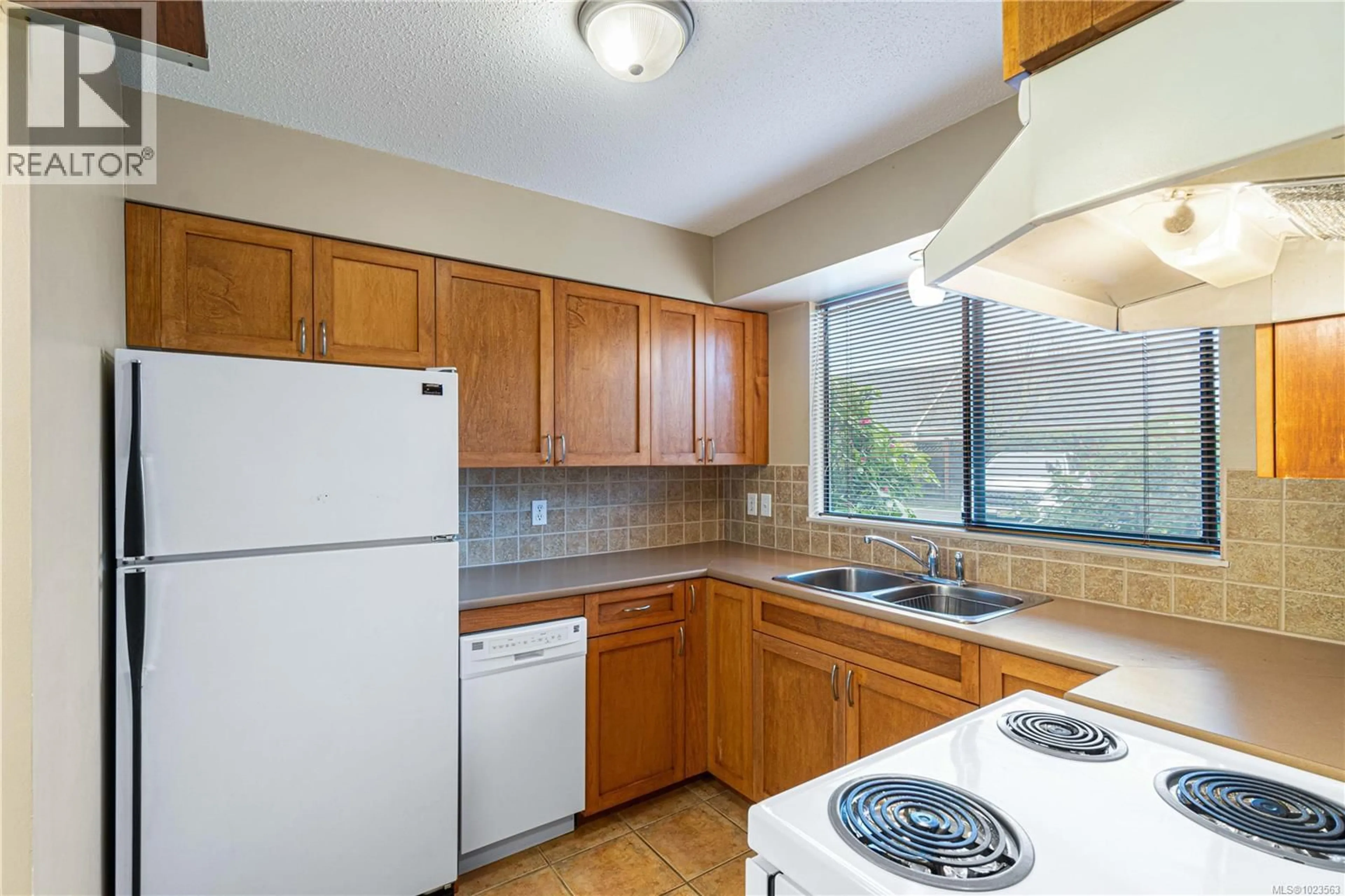 Standard kitchen, unknown for 7 - 309 MOILLIET STREET SOUTH, Parksville British Columbia V9P1N1