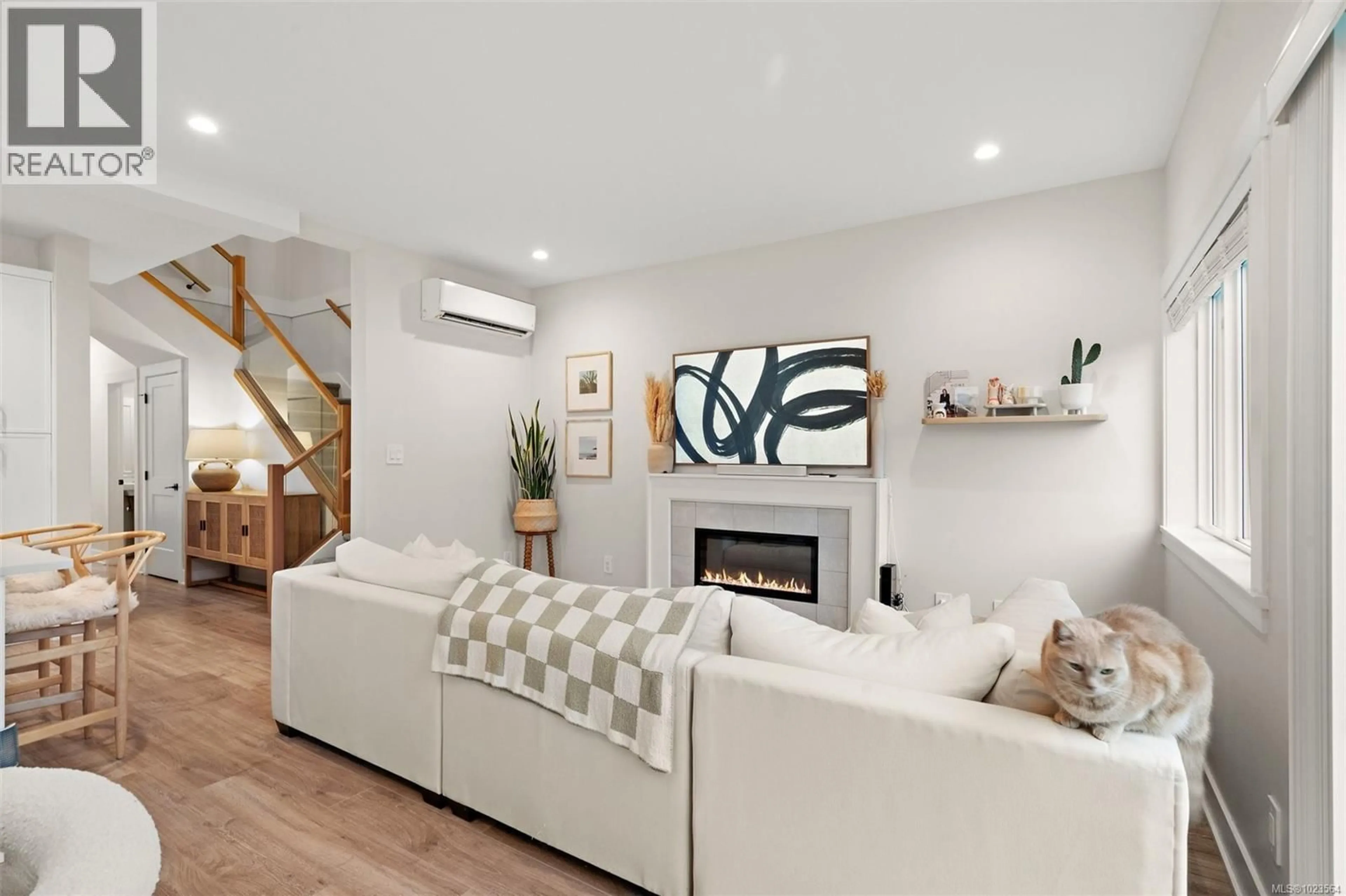 Living room with furniture, unknown for 1109 MOONSTONE LOOP, Langford British Columbia V9B0Y6