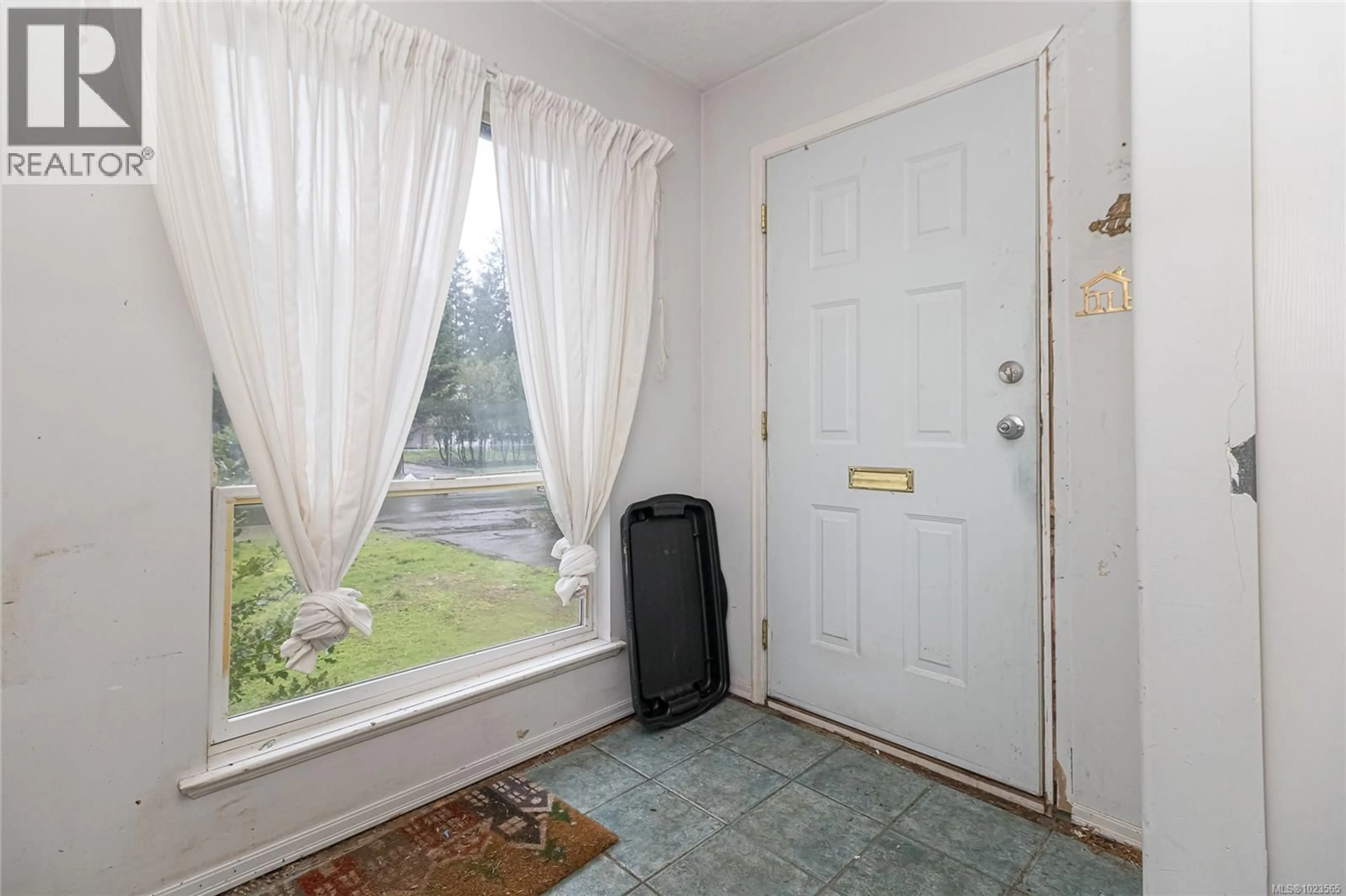 Indoor entryway for A - 706 DONOVAN AVENUE, Colwood British Columbia V9B2A3