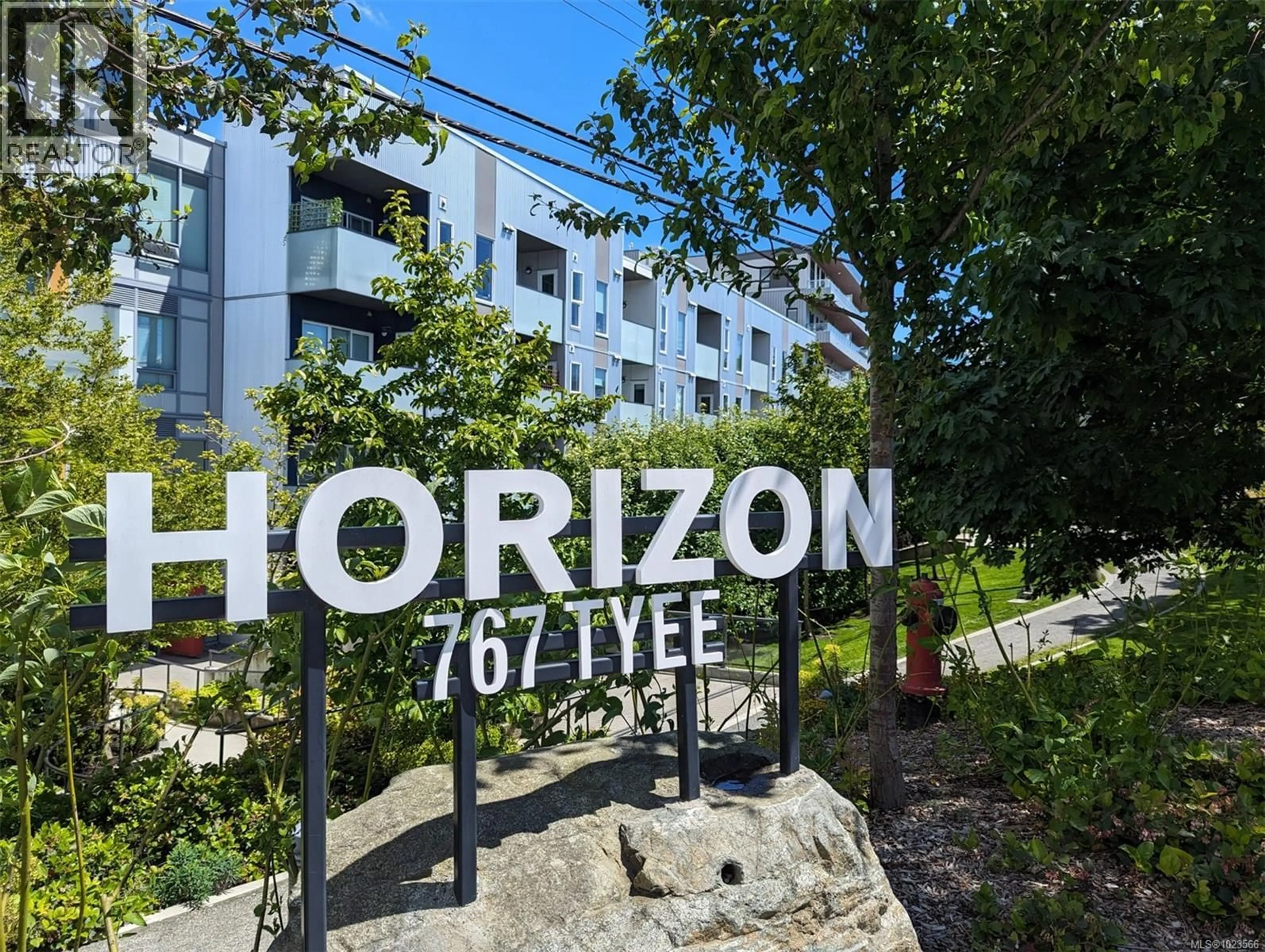 Indoor foyer for 414 - 767 TYEE ROAD, Victoria British Columbia V9A0G5