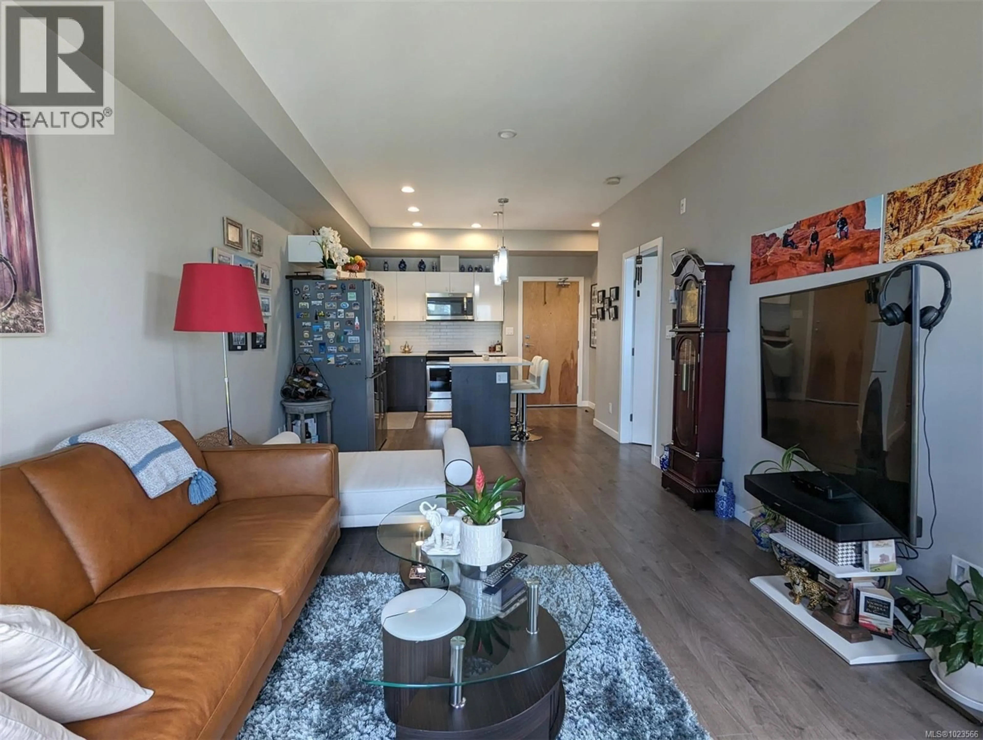 Living room with furniture, wood/laminate floor for 414 - 767 TYEE ROAD, Victoria British Columbia V9A0G5