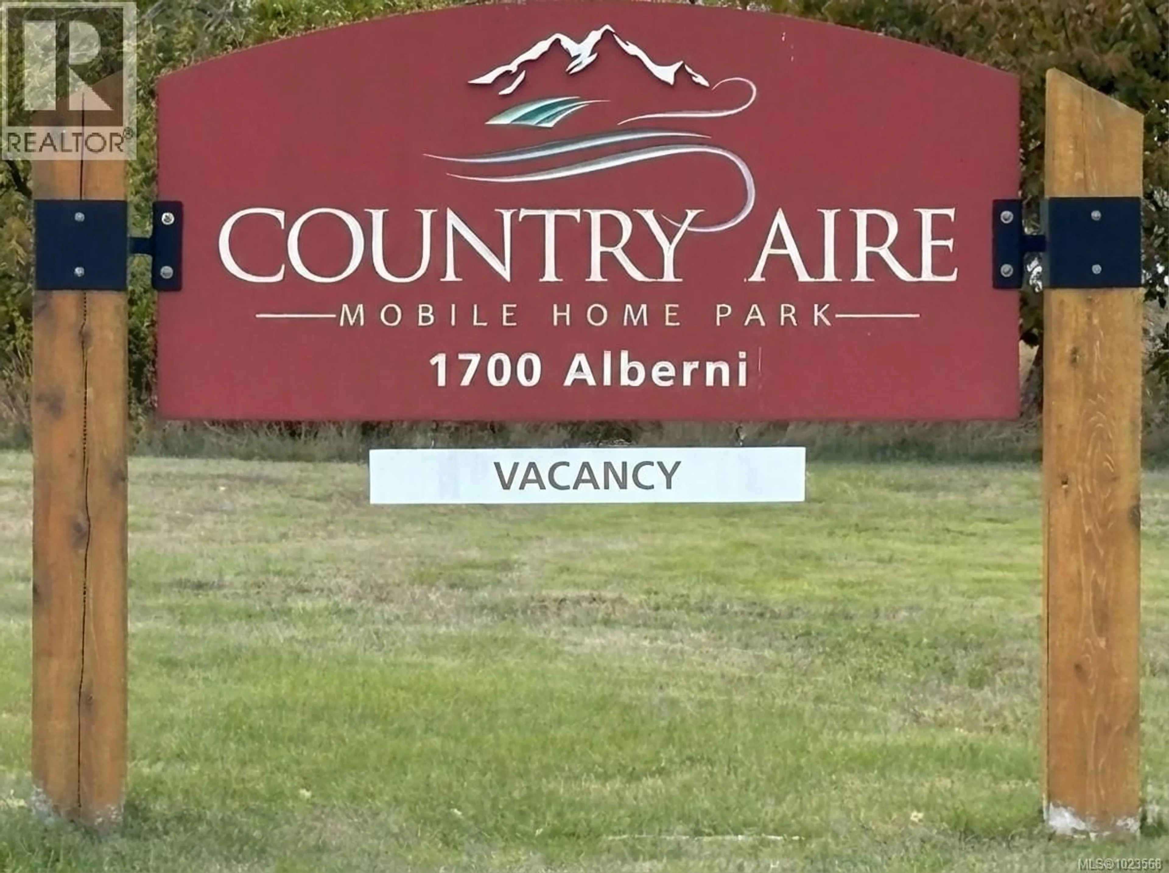 A pic from outside/outdoor area/front of a property/back of a property/a pic from drone, mountain view for 18 - 1700 ALBERNI HIGHWAY, Parksville British Columbia V9Y8R8