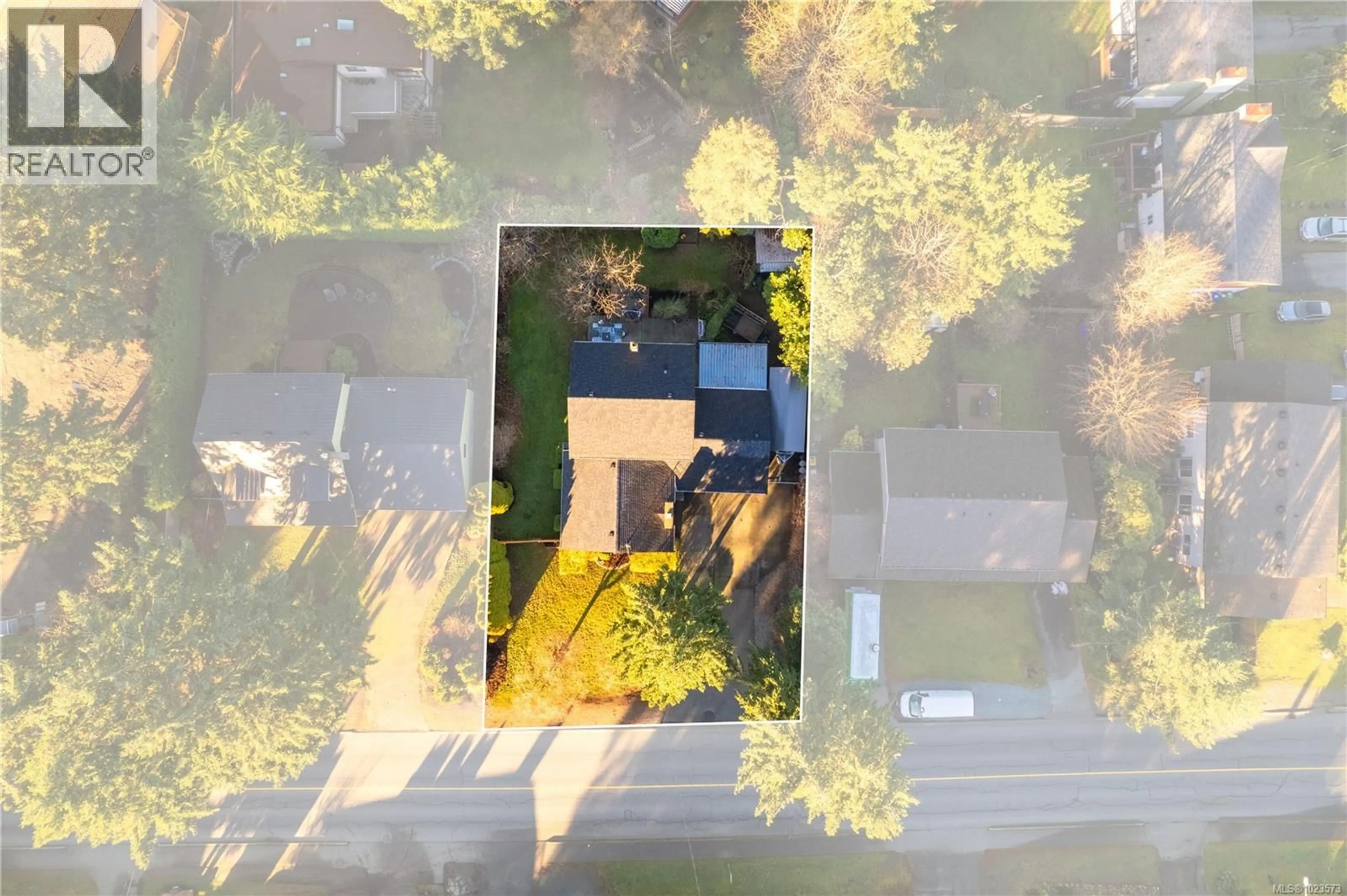 A pic from outside/outdoor area/front of a property/back of a property/a pic from drone, street for 1672 MEREDITH ROAD, Nanaimo British Columbia V9S2M4