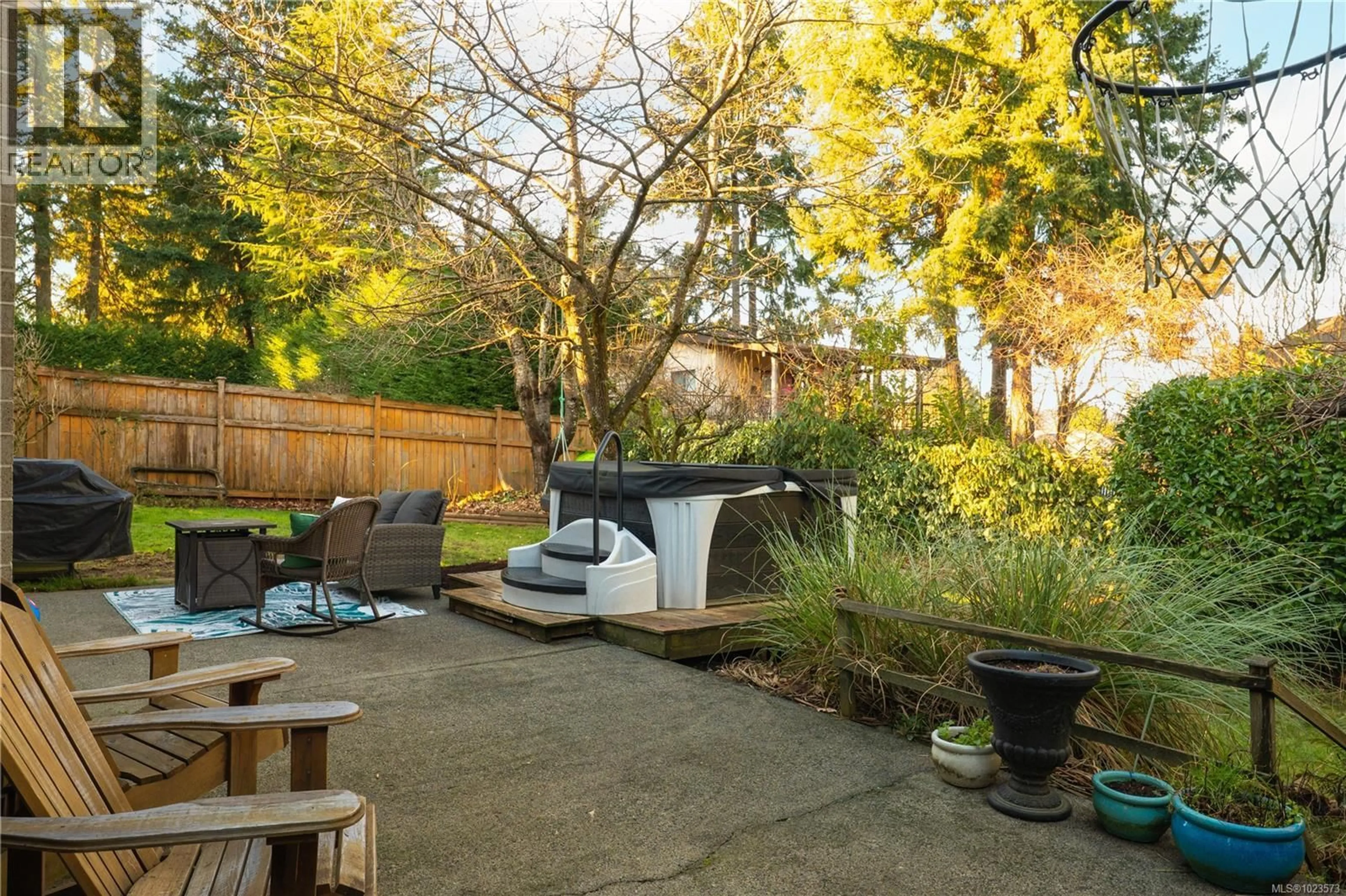 Patio, water/lake/river/ocean view for 1672 MEREDITH ROAD, Nanaimo British Columbia V9S2M4