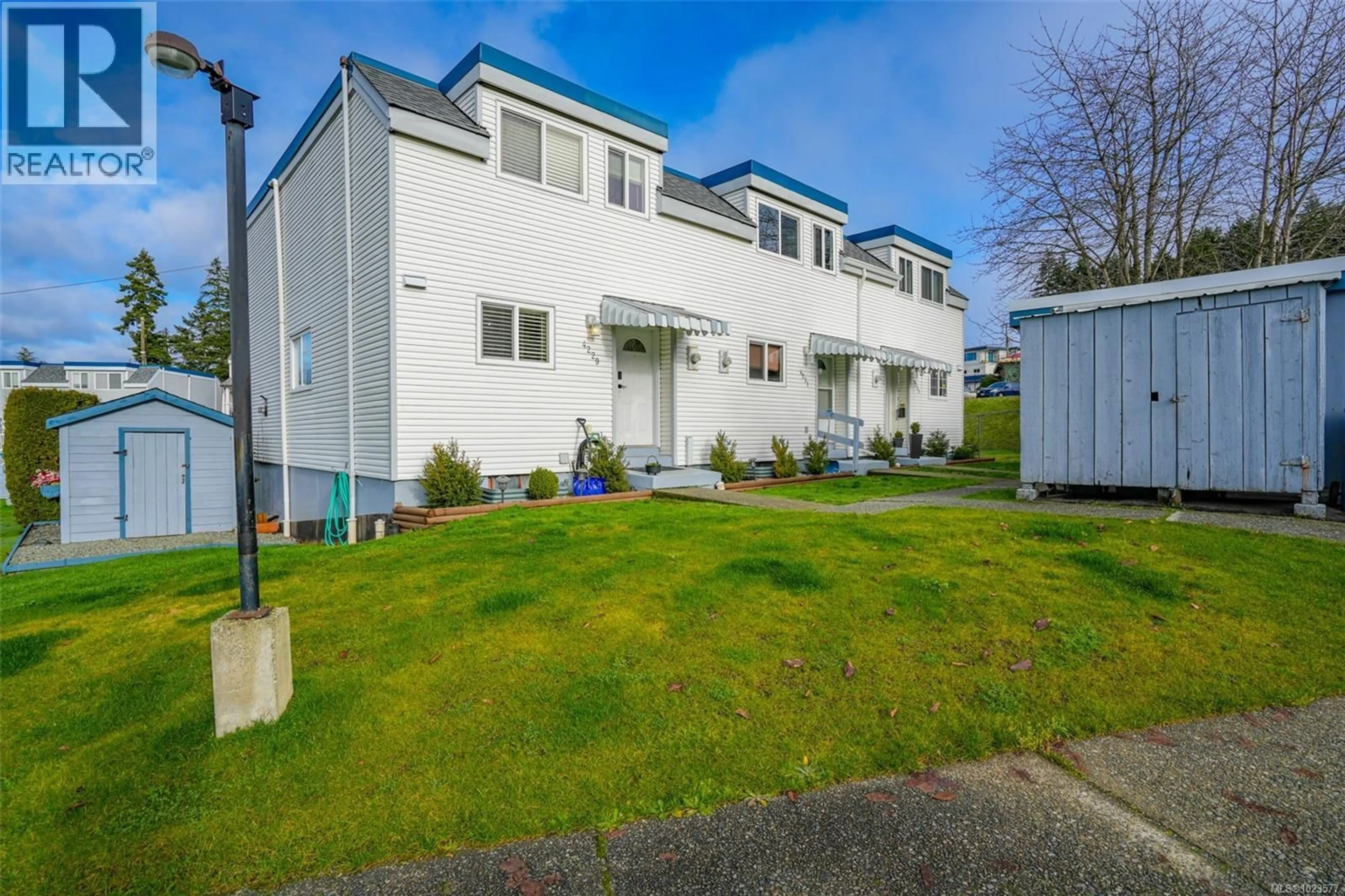 A pic from outside/outdoor area/front of a property/back of a property/a pic from drone, street for 4233 8TH AVENUE, Port Alberni British Columbia V9Y4S5