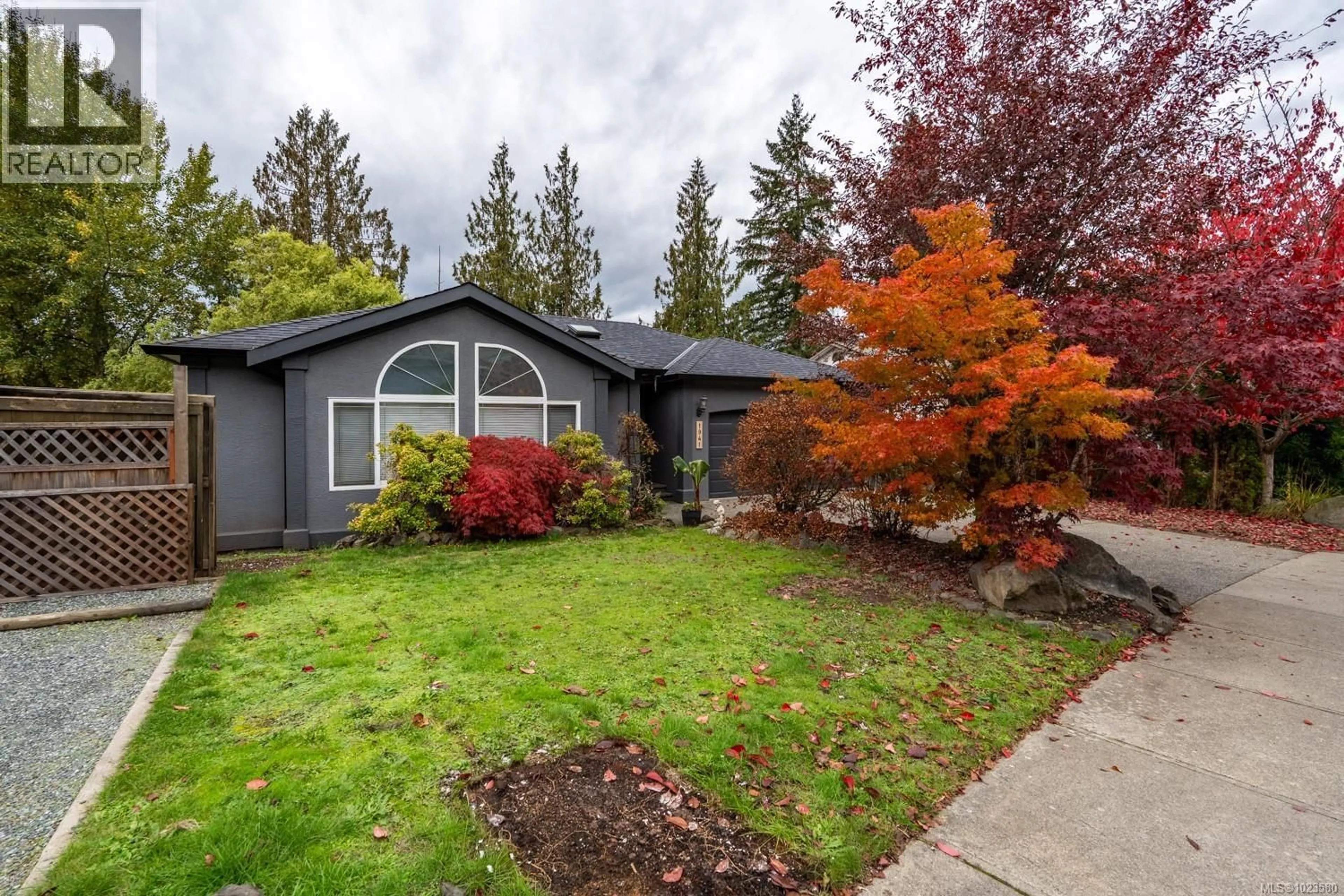 Home with vinyl exterior material, street for 1941 KELLS BAY, Nanaimo British Columbia V9X1H1