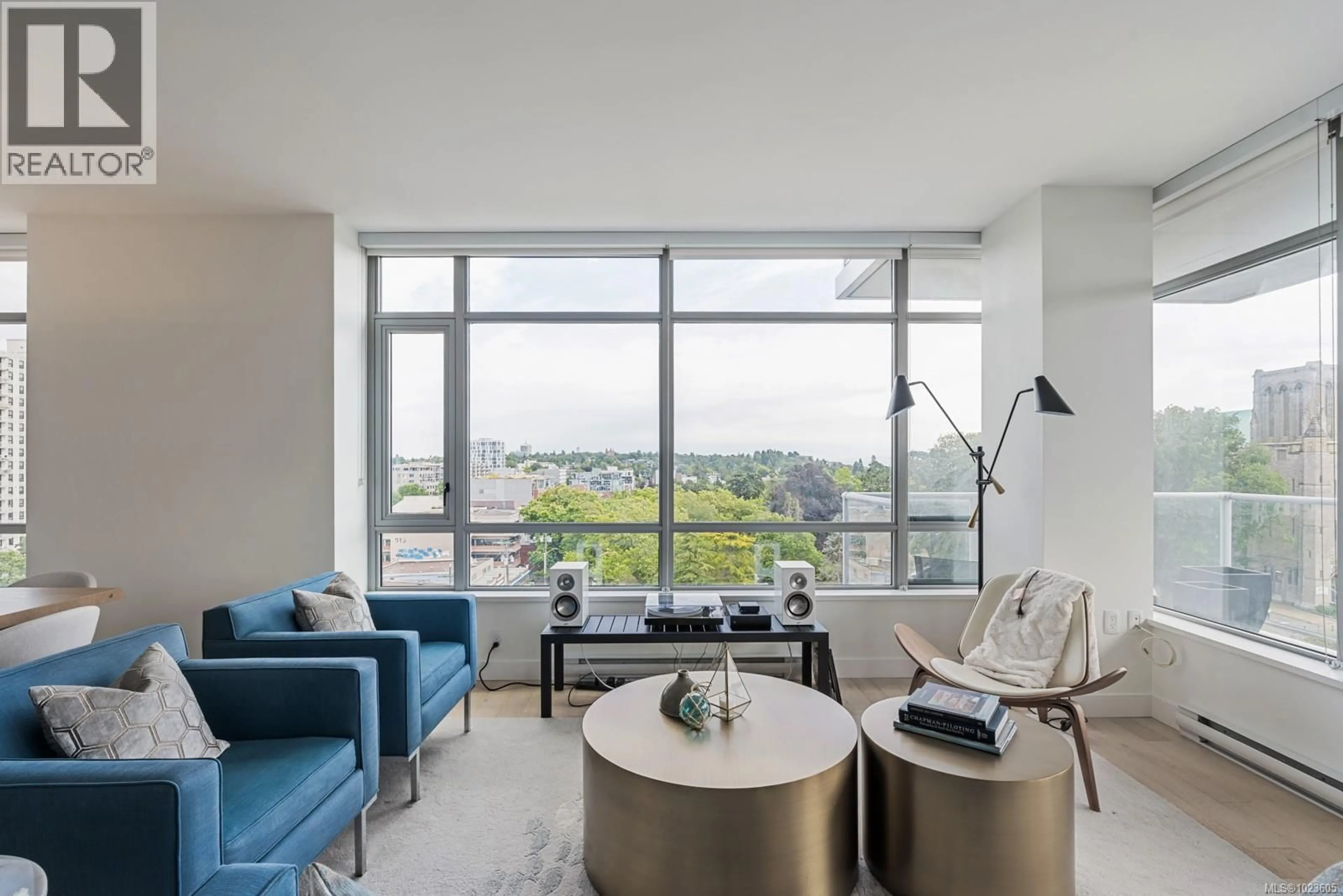 Living room with furniture, unknown for 904 - 838 BROUGHTON STREET, Victoria British Columbia V8W1E4