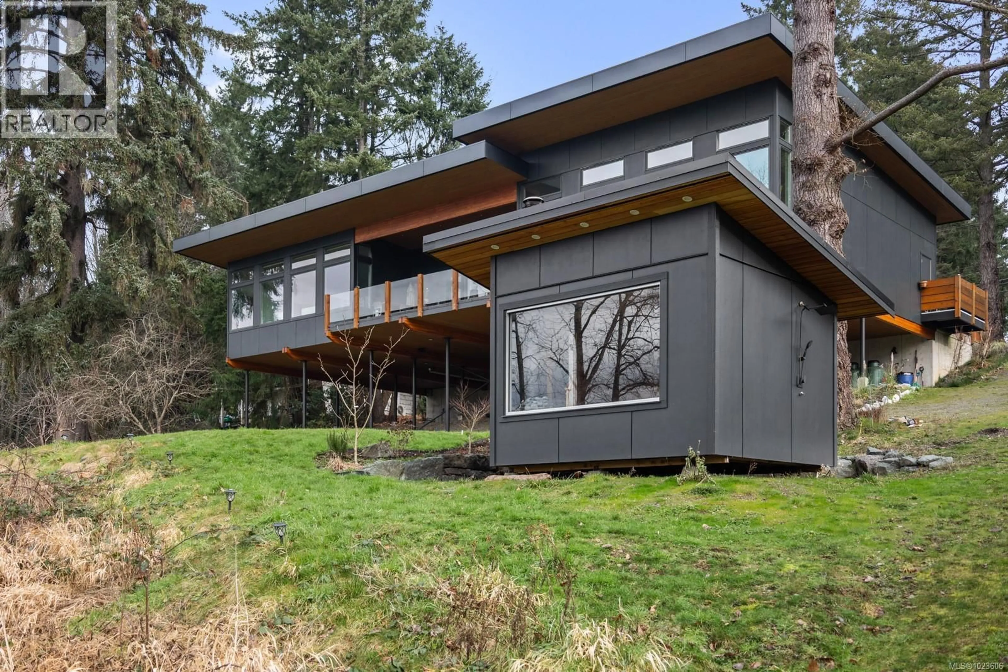 Home with vinyl exterior material, unknown for 4721 ISLAND HIGHWAY, Courtenay British Columbia V9N5Y5