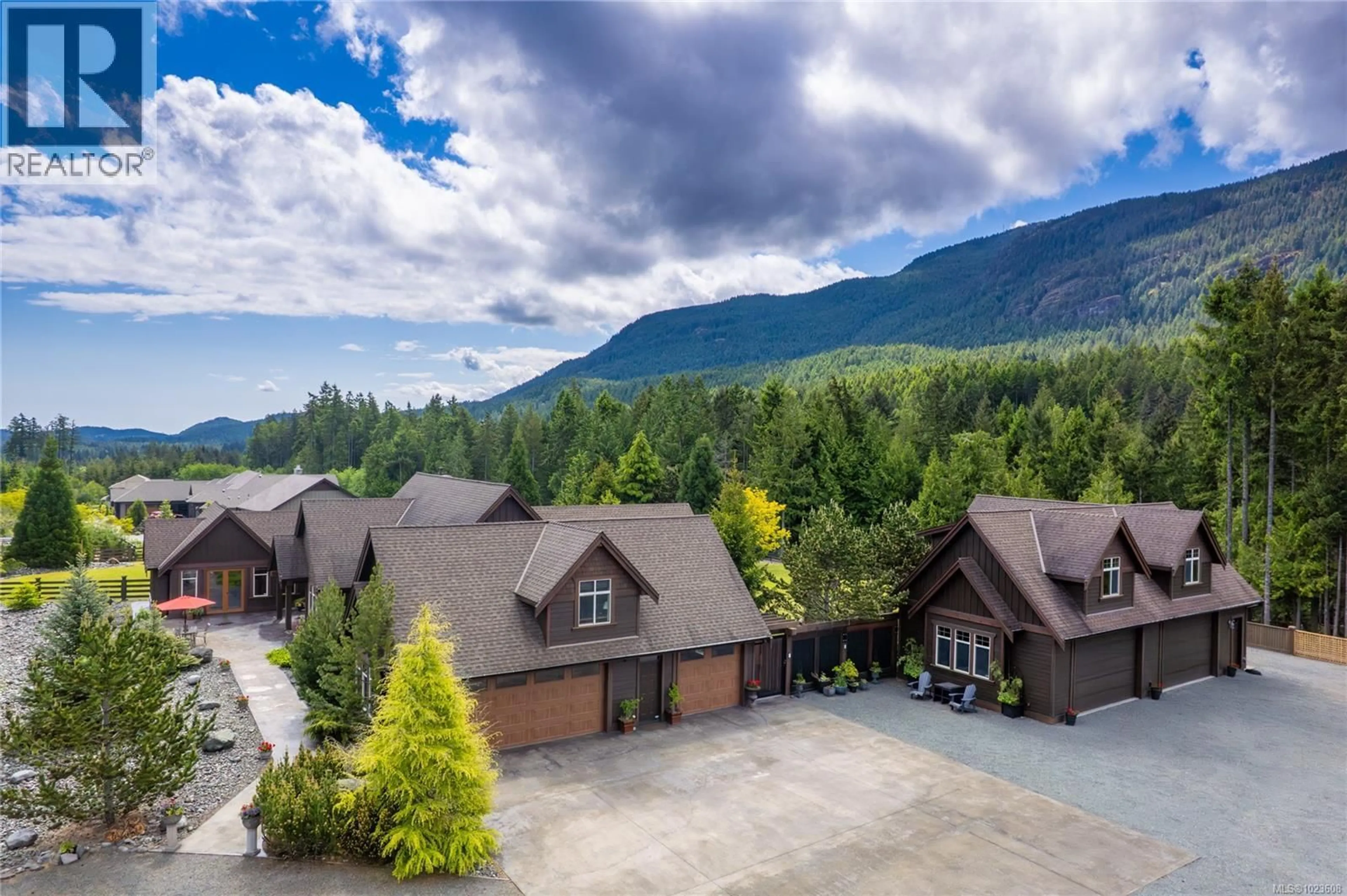 A pic from outside/outdoor area/front of a property/back of a property/a pic from drone, mountain view for 3237 RIDGEVIEW PLACE, Nanaimo British Columbia V9R7C7