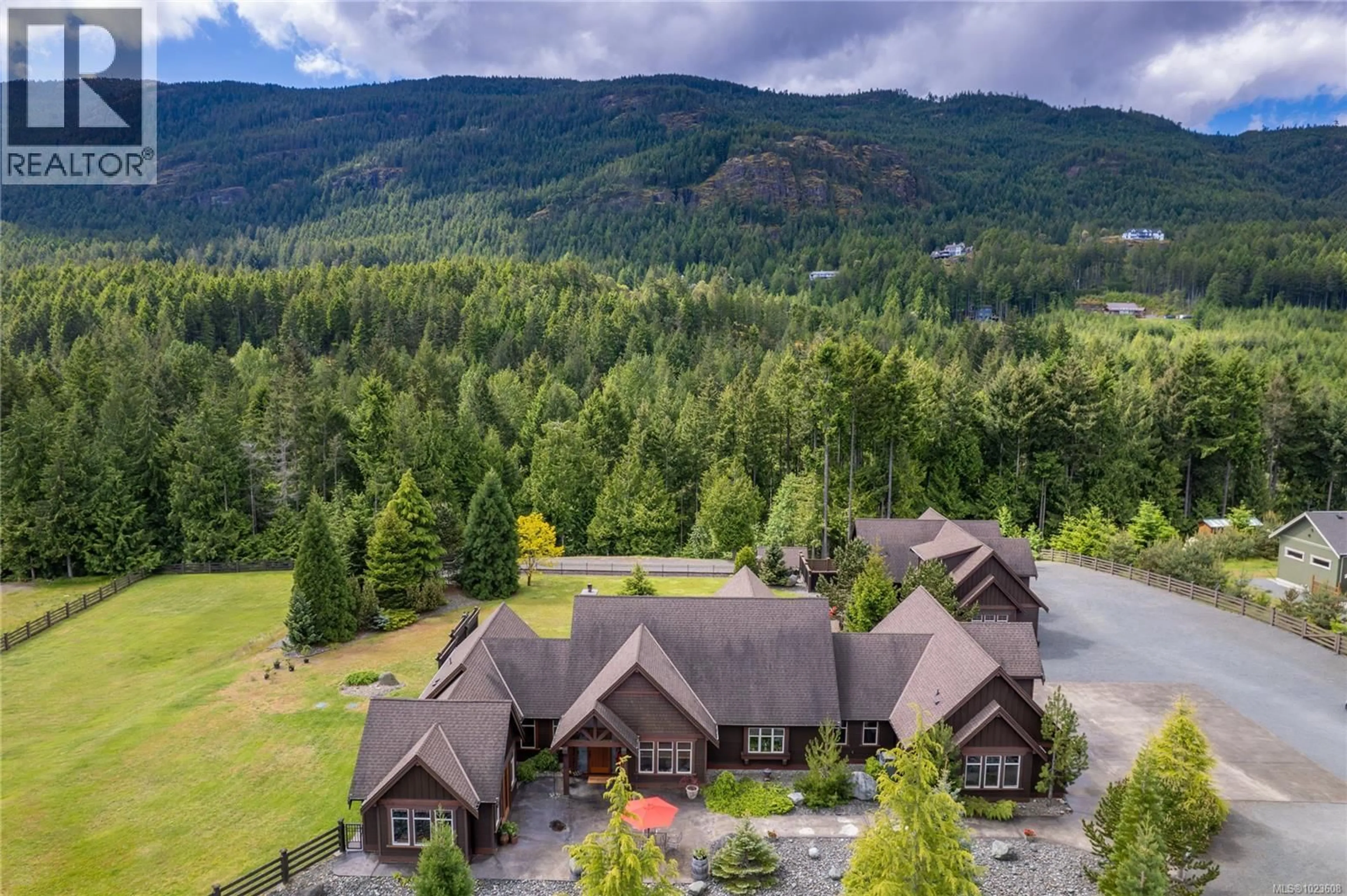 A pic from outside/outdoor area/front of a property/back of a property/a pic from drone, mountain view for 3237 RIDGEVIEW PLACE, Nanaimo British Columbia V9R7C7