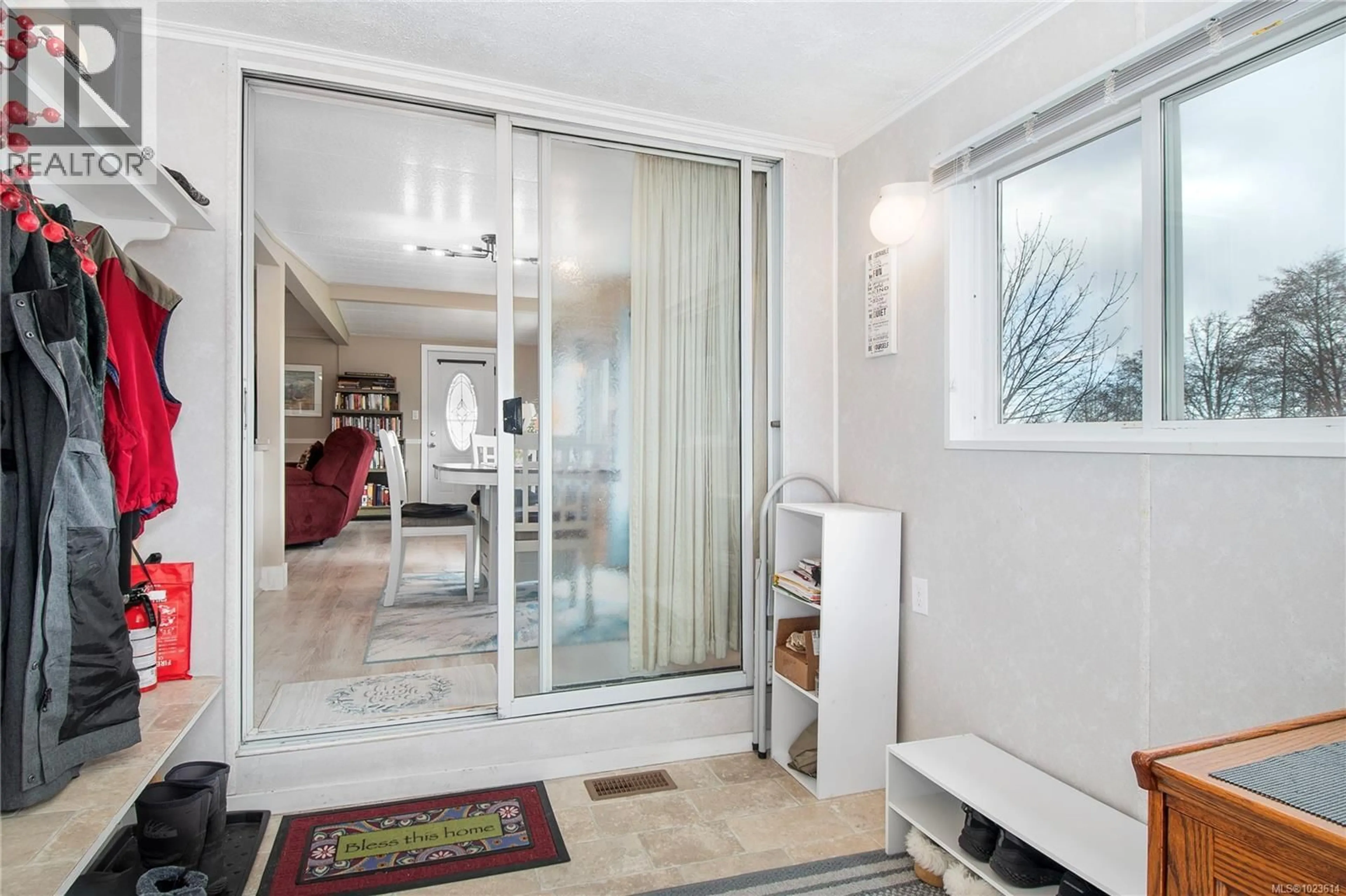 Indoor foyer for 2 - 1451 PERKINS ROAD, Campbell River British Columbia V9W4R8