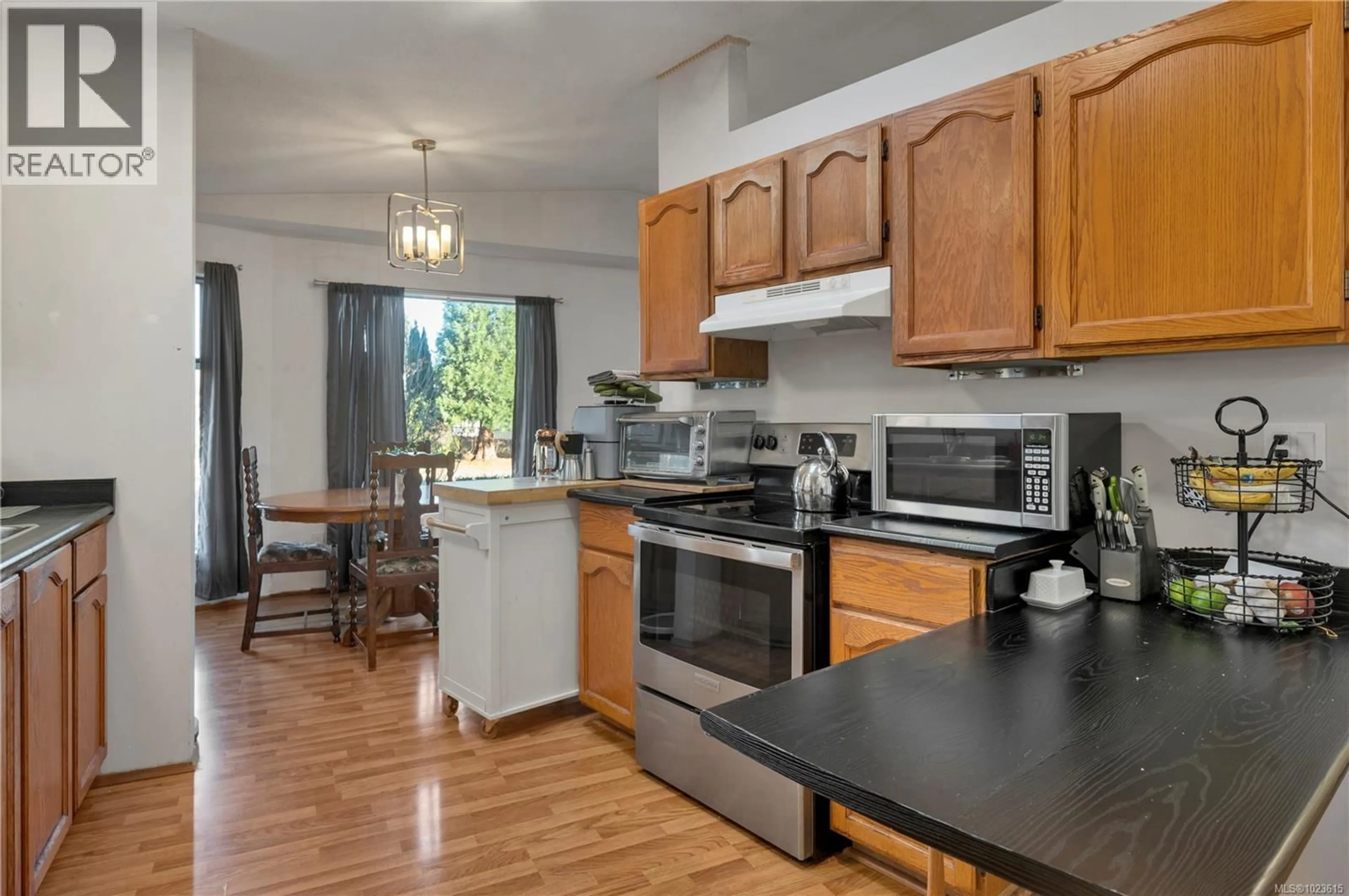 Standard kitchen, unknown for 525 CHEMAINUS CRESCENT, Courtenay British Columbia V9N7R4