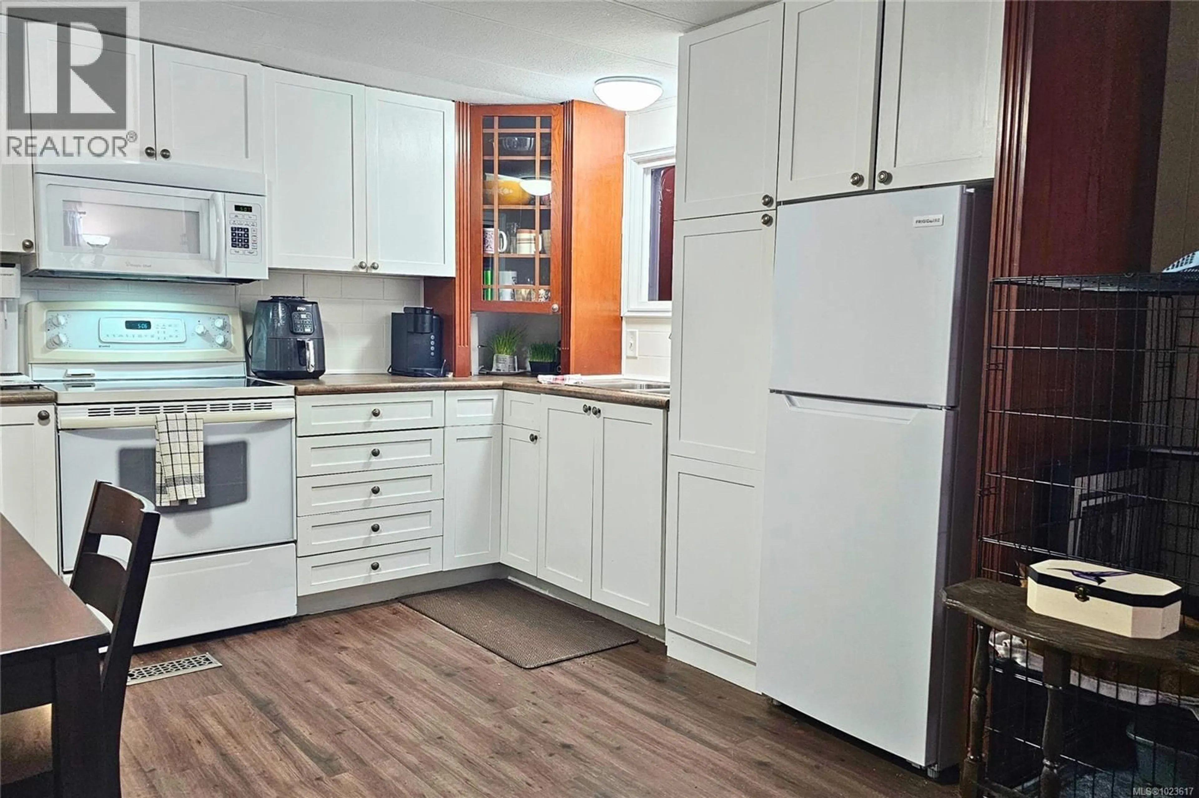 Standard kitchen, unknown for 5B - 6245 METRAL DRIVE, Nanaimo British Columbia V9T6P8