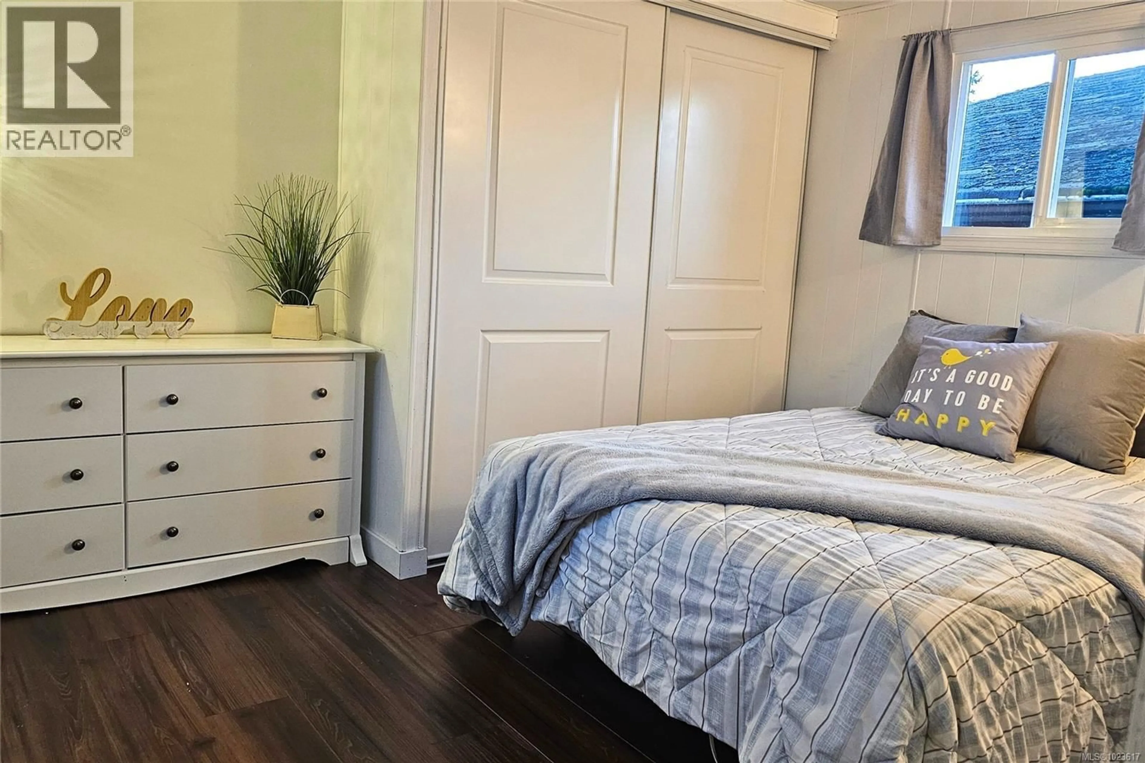 Bedroom with bed, wood/laminate floor for 5B - 6245 METRAL DRIVE, Nanaimo British Columbia V9T6P8