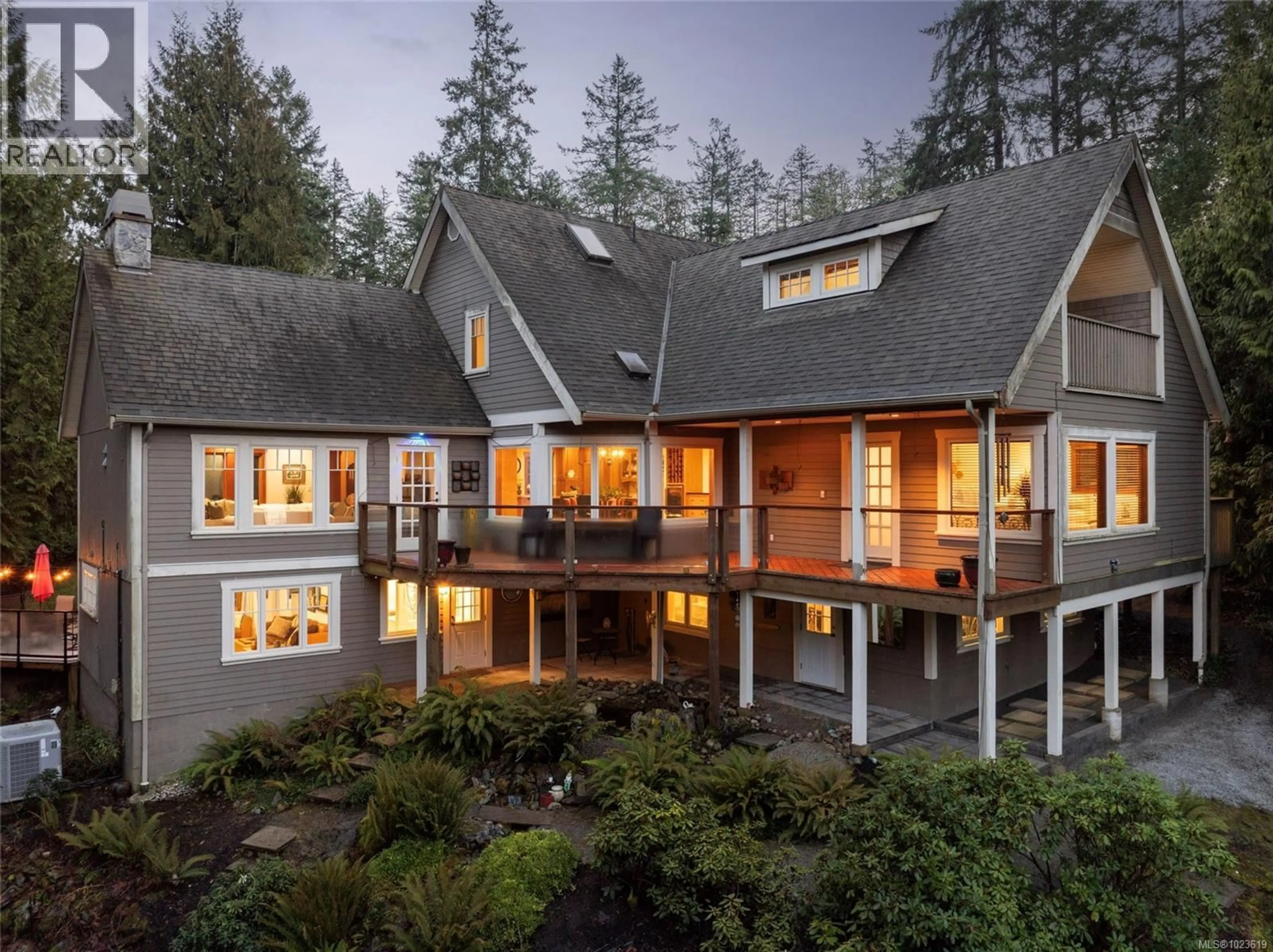 Home with vinyl exterior material, mountain view for 1046 GREIG AVENUE, Central Saanich British Columbia V0S1A0