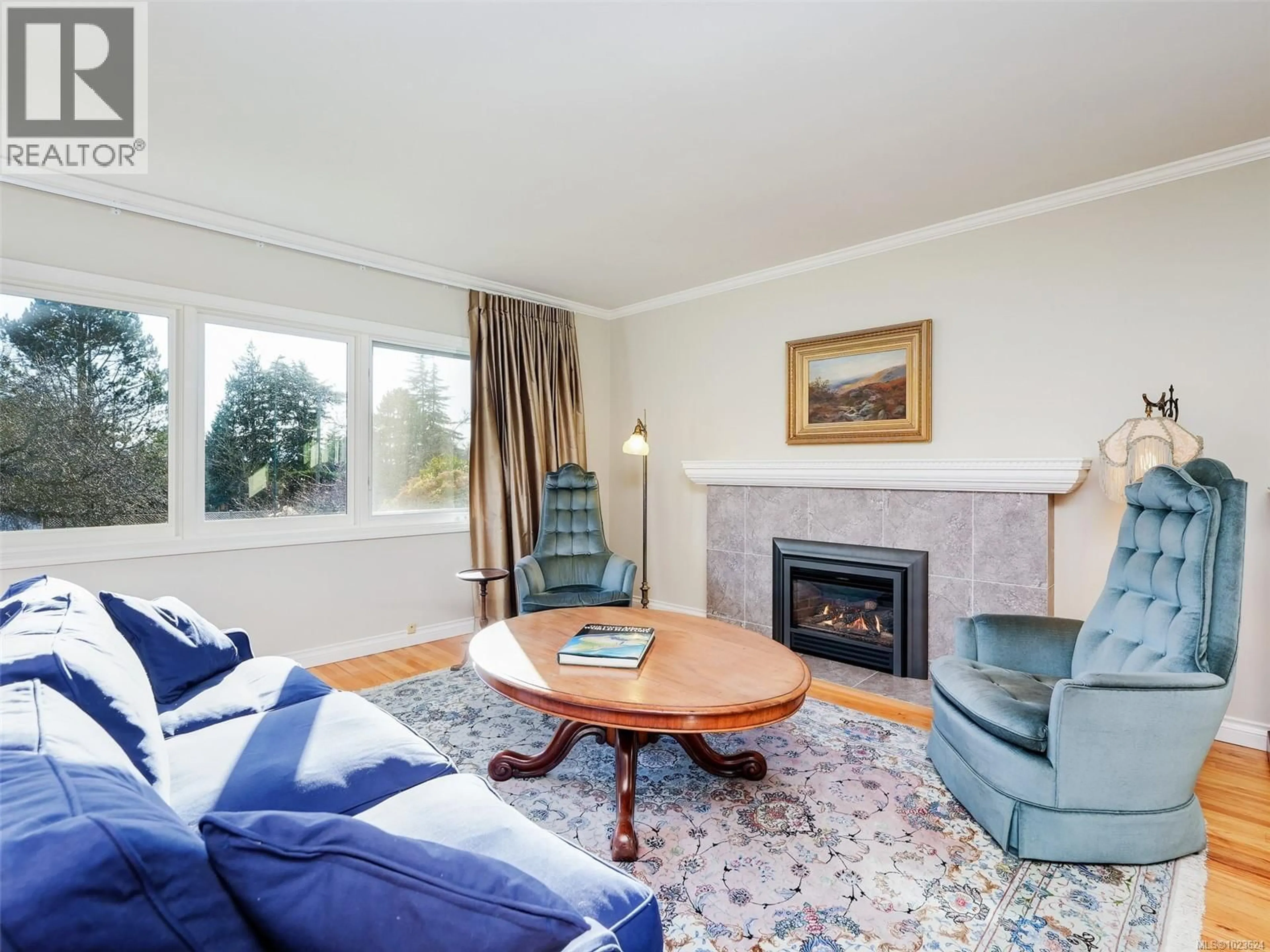 Living room with furniture, unknown for 2344 MIDDOWNE ROAD, Oak Bay British Columbia V8R3K5