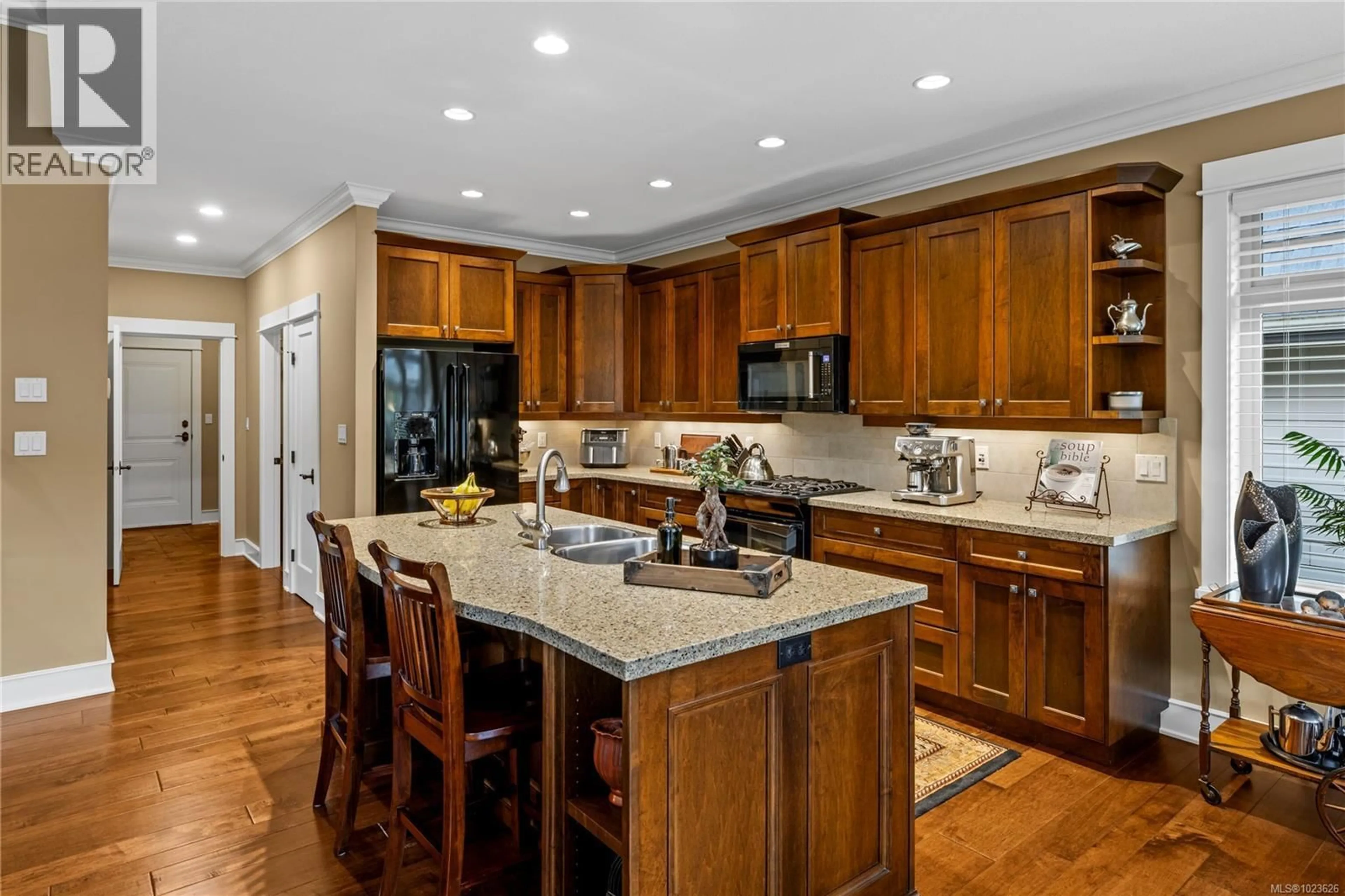 Open concept kitchen, ceramic/tile floor for 515 EAGLEWOOD COURT, Qualicum Beach British Columbia V9K0A3