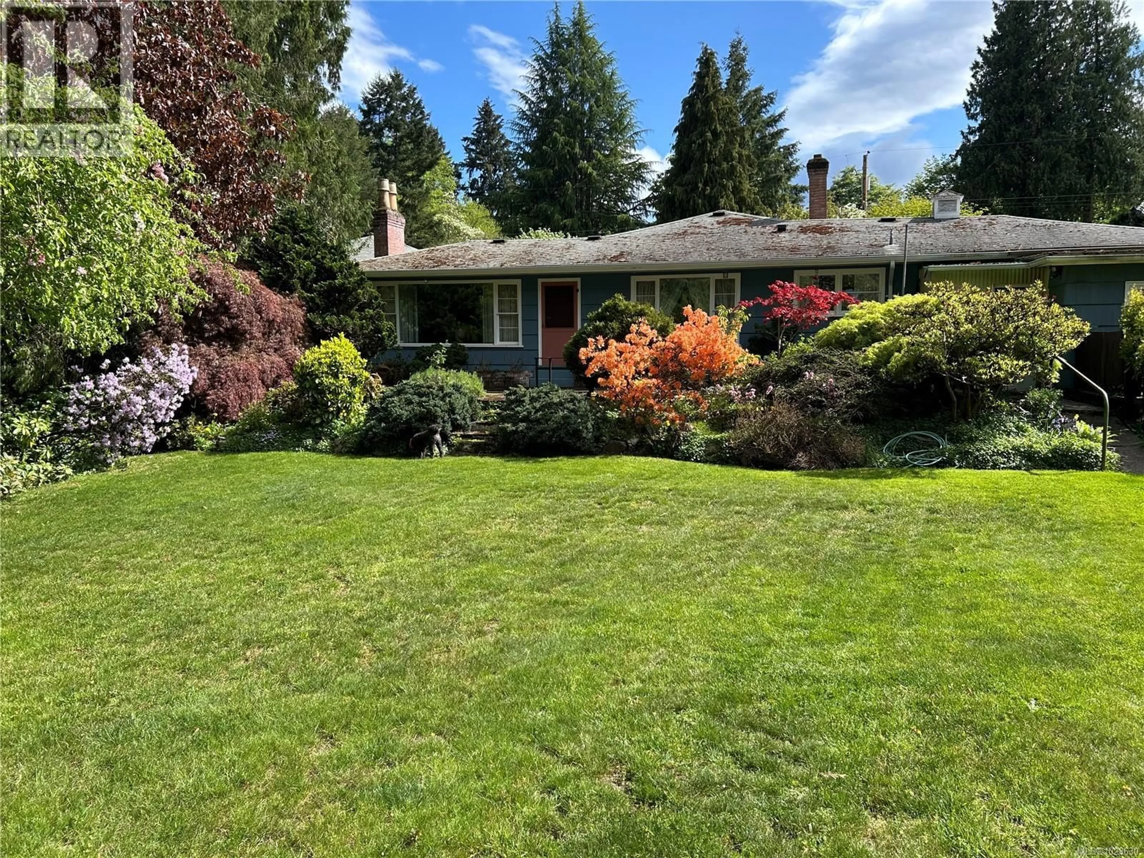 A pic from outside/outdoor area/front of a property/back of a property/a pic from drone, street for 2857 PHILIP STREET, Duncan British Columbia V9L2A5